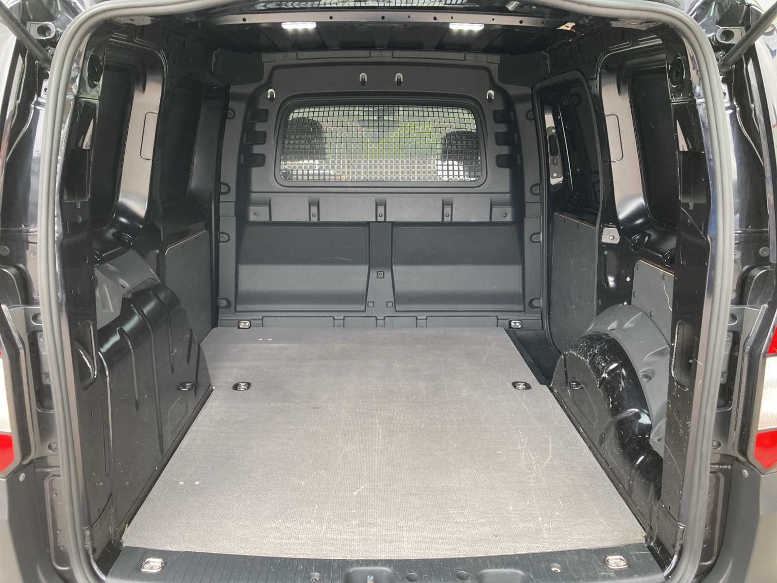 VW Caddy Cargo 2.0TDI 4Motion-image-12