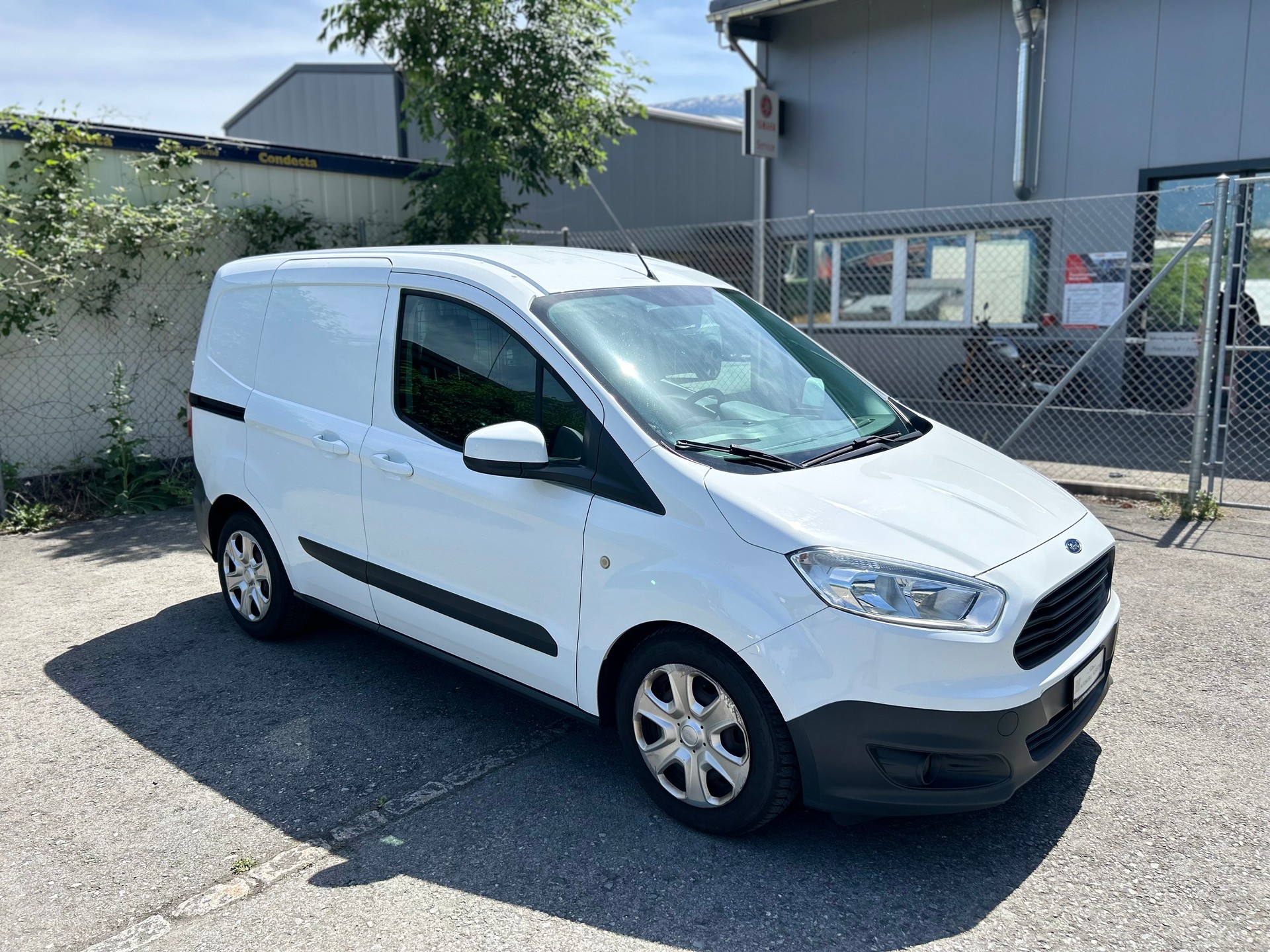 FORD Transit Courier Van 1.5 TDCi Ambiente-image-1