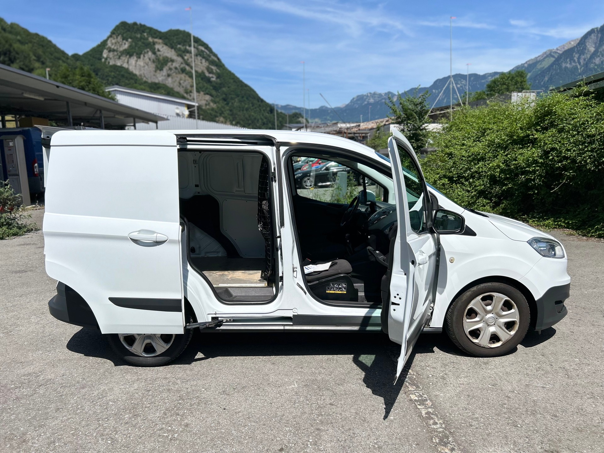 FORD Transit Courier Van 1.5 TDCi Ambiente-image-6
