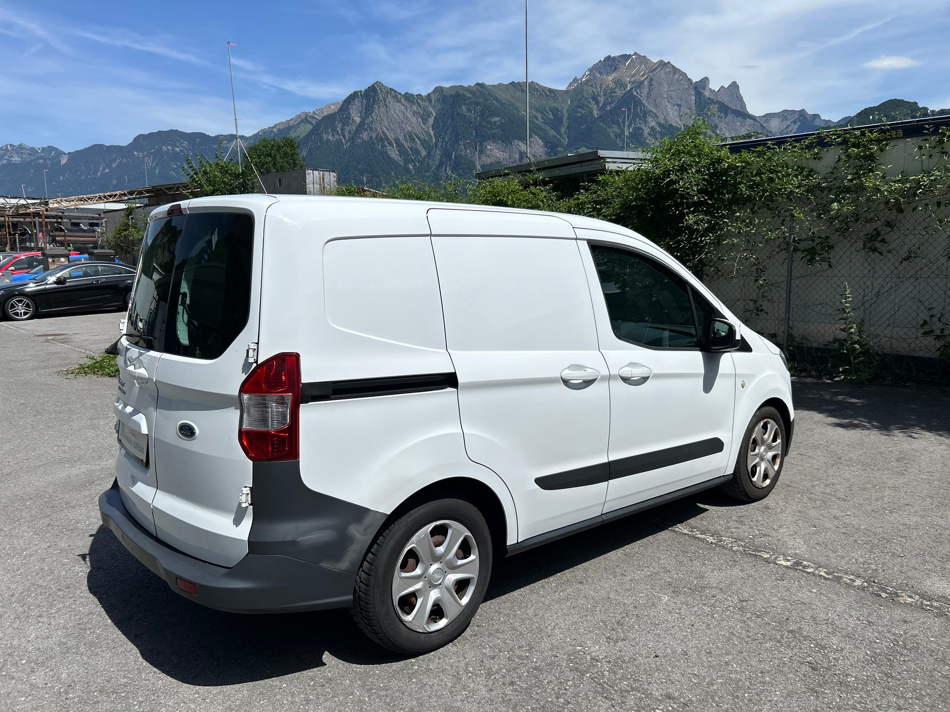 FORD Transit Courier Van 1.5 TDCi Ambiente-image-3