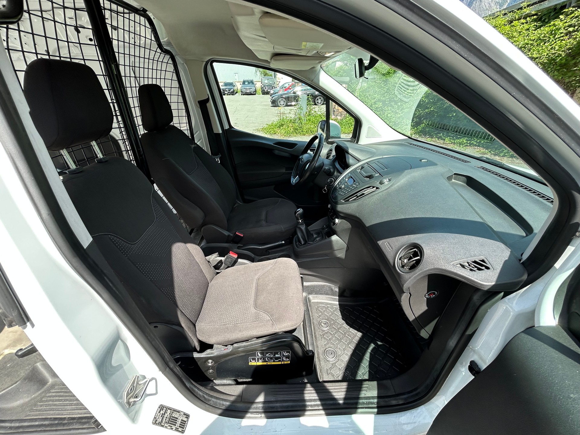 FORD Transit Courier Van 1.5 TDCi Ambiente-image-11