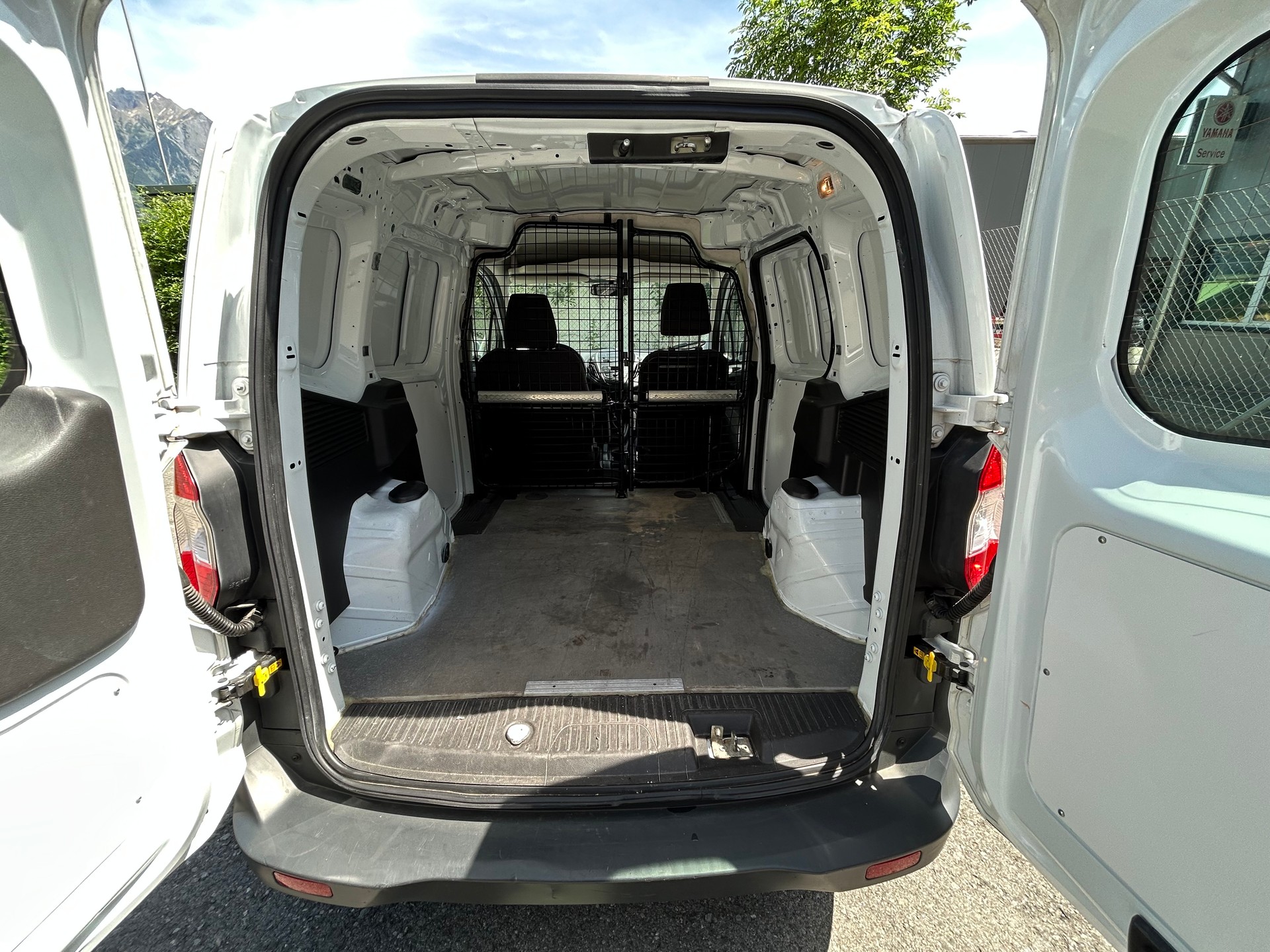 FORD Transit Courier Van 1.5 TDCi Ambiente-image-8