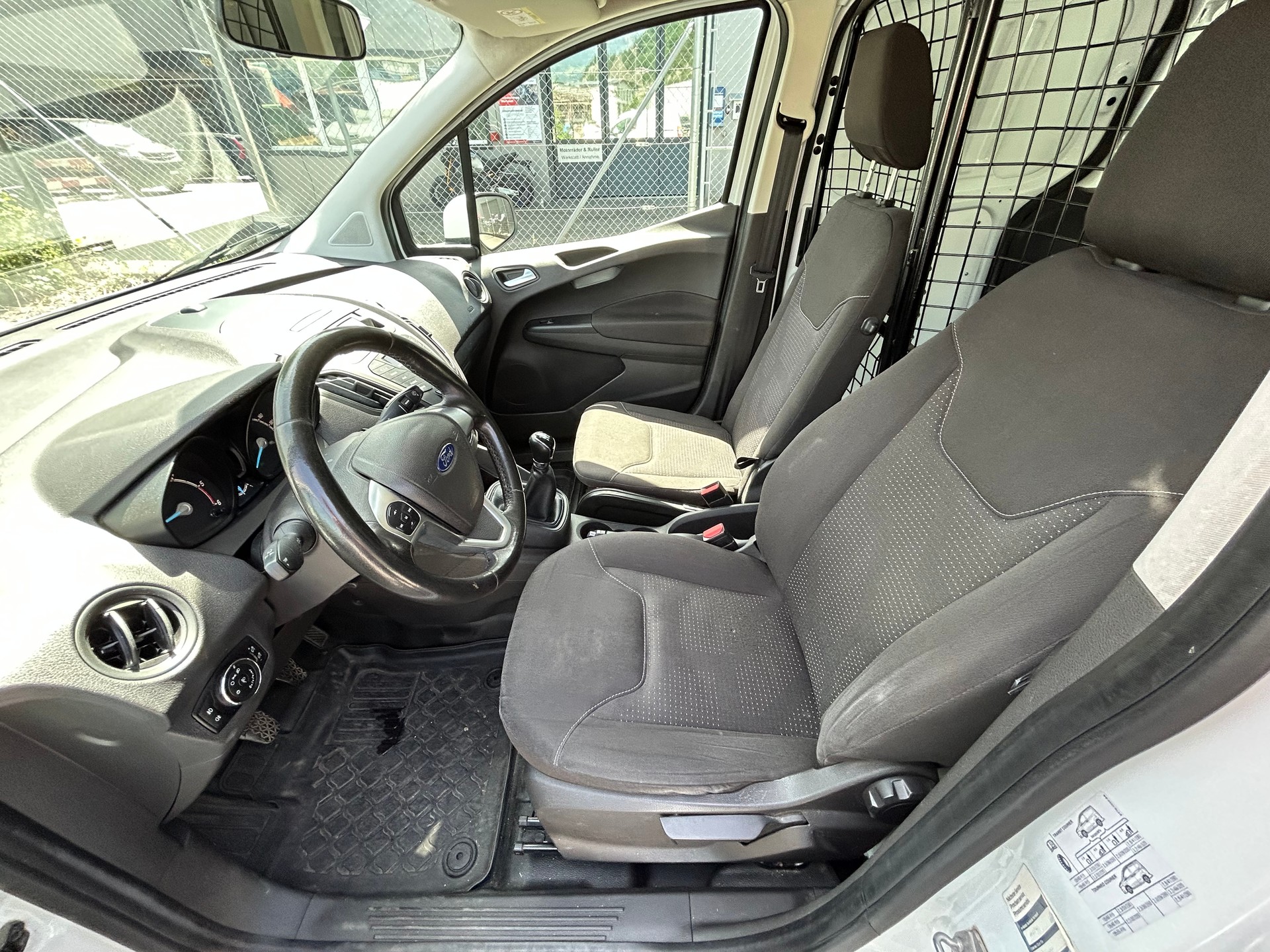 FORD Transit Courier Van 1.5 TDCi Ambiente-image-12
