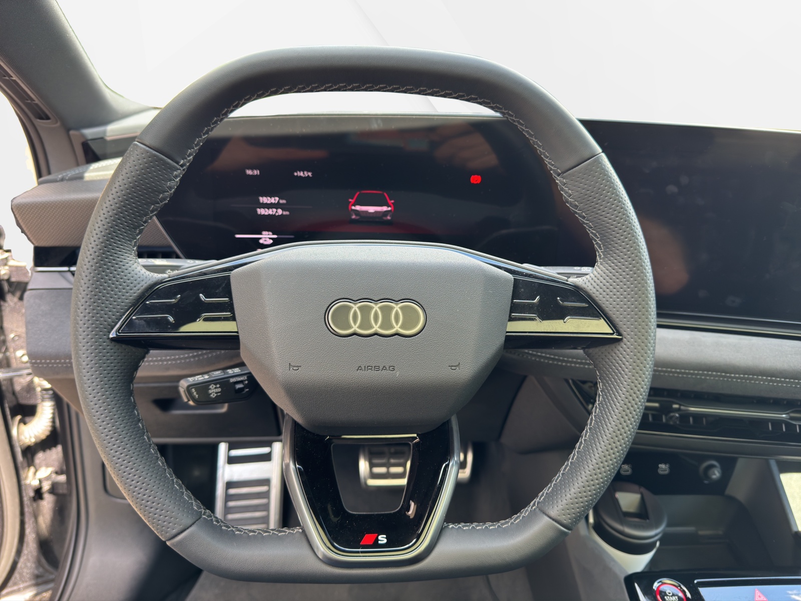 AUDI S6 Avant e-tron quattro-image-9