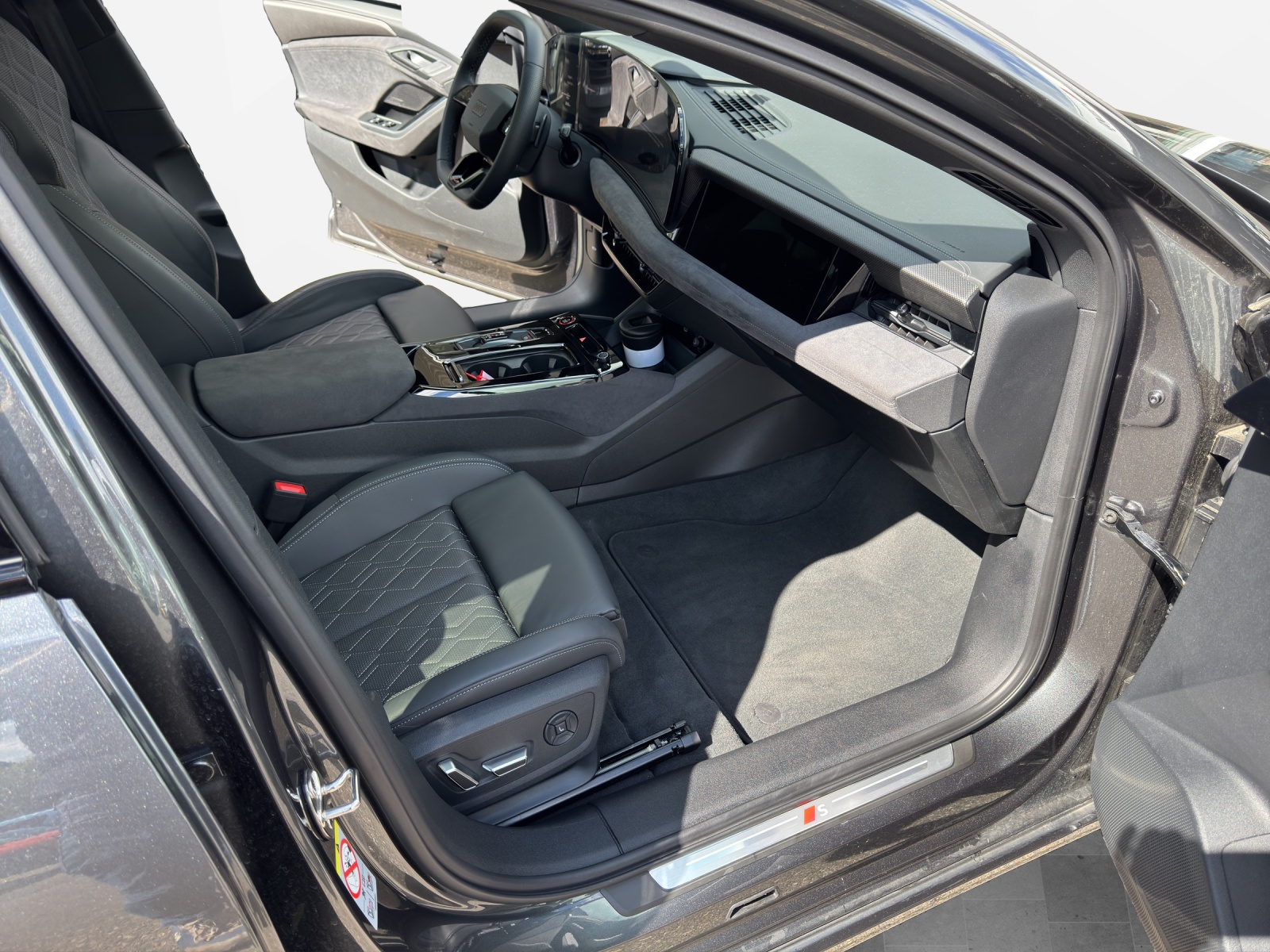 AUDI S6 Avant e-tron quattro-image-13