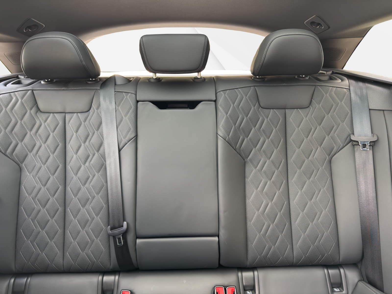 AUDI S6 Avant e-tron quattro-image-12