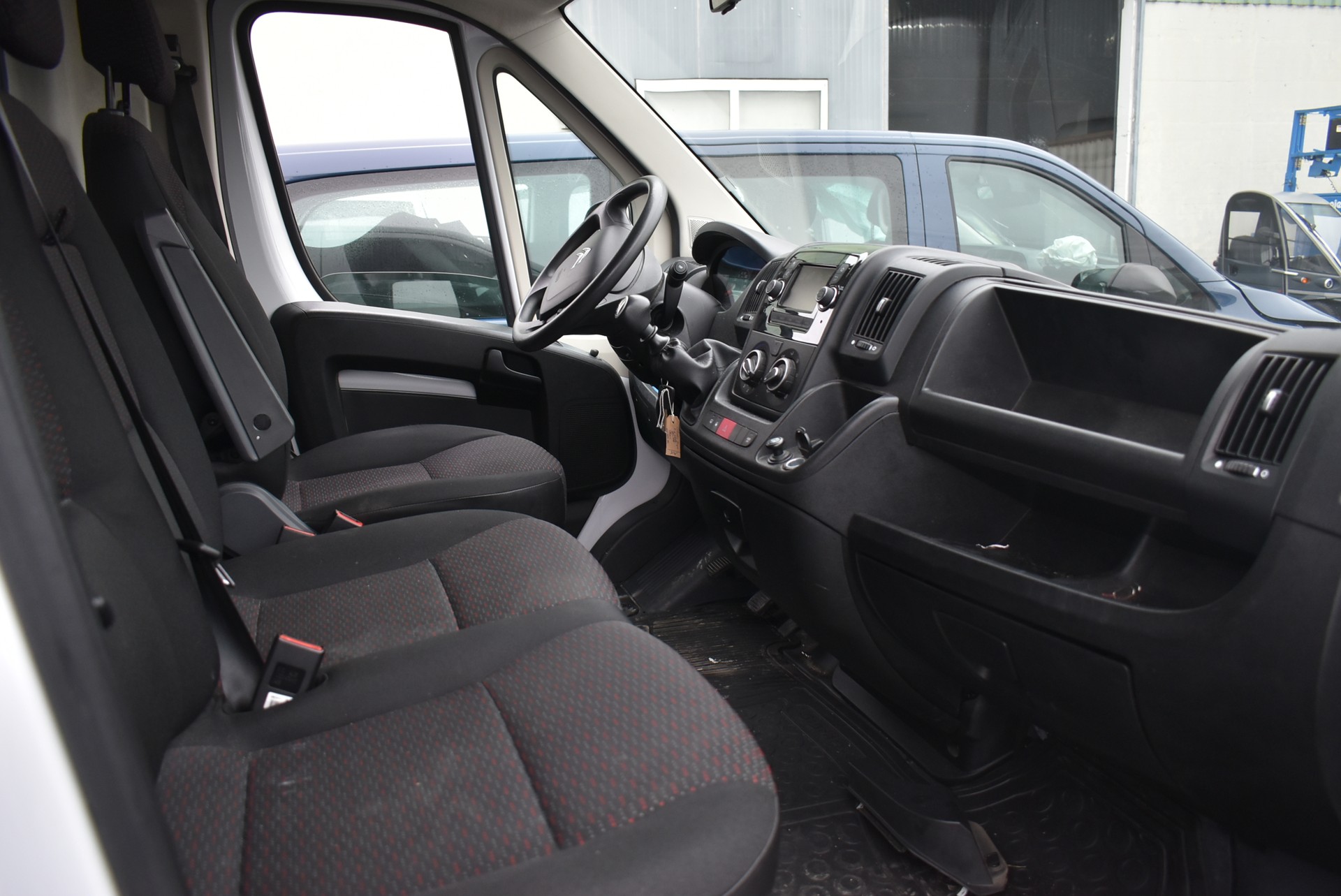CITROEN Jumper 33 2.2 BlueHDi 140 Control L2H1-image-3