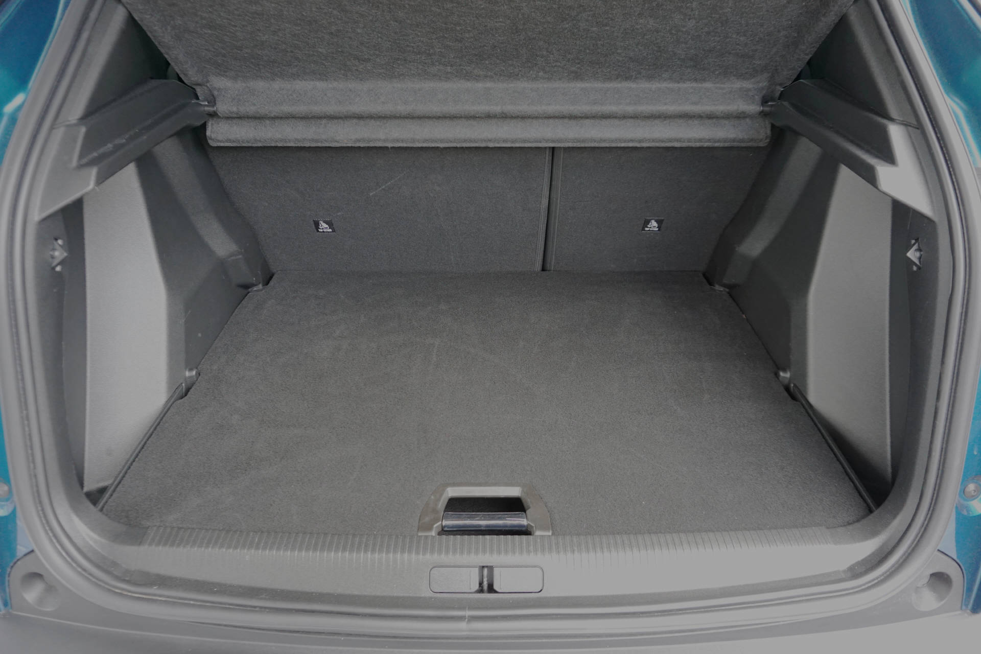 PEUGEOT 2008 1.2 Hybrid 145 GT-image-12