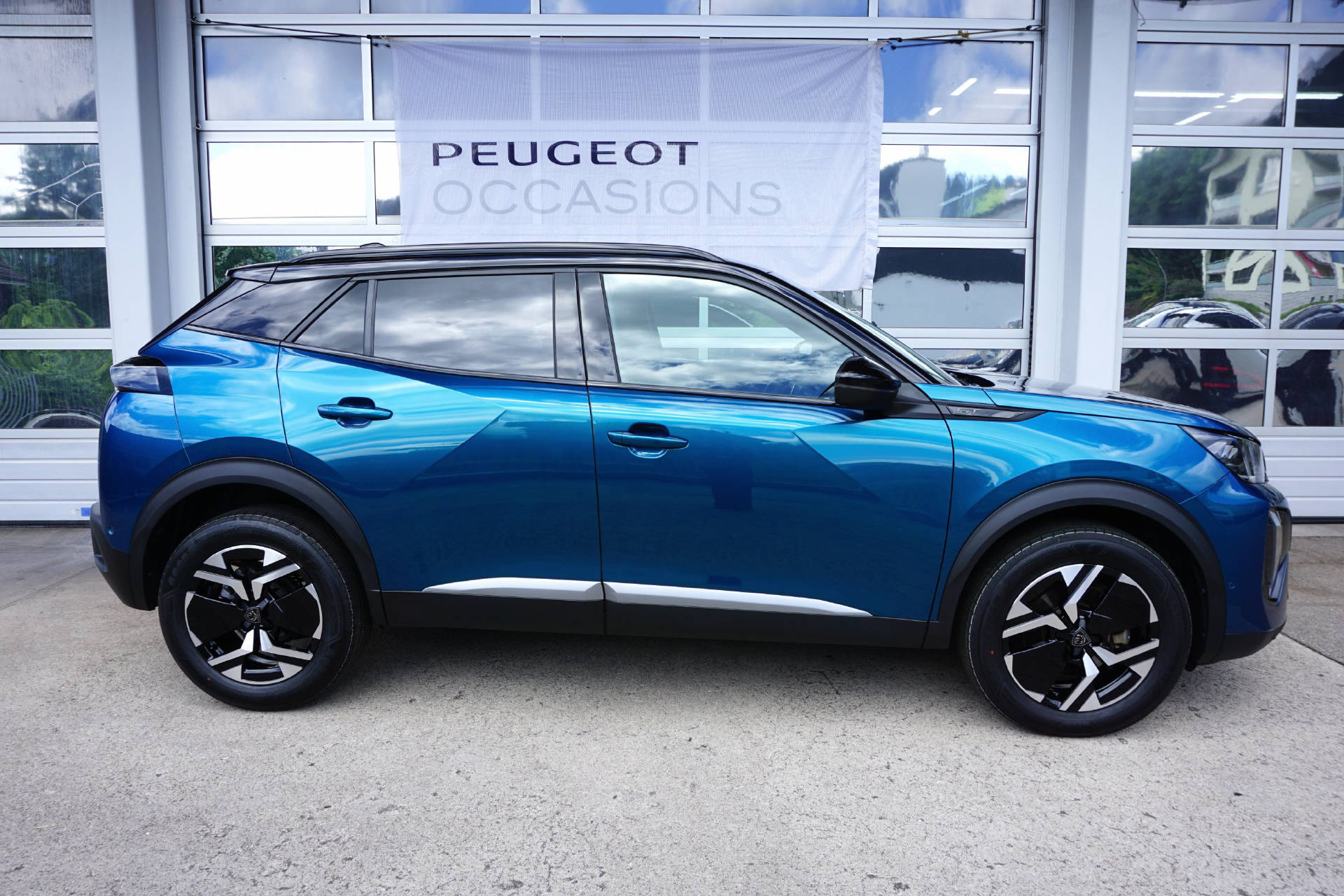 PEUGEOT 2008 1.2 Hybrid 145 GT-showroom-element-3