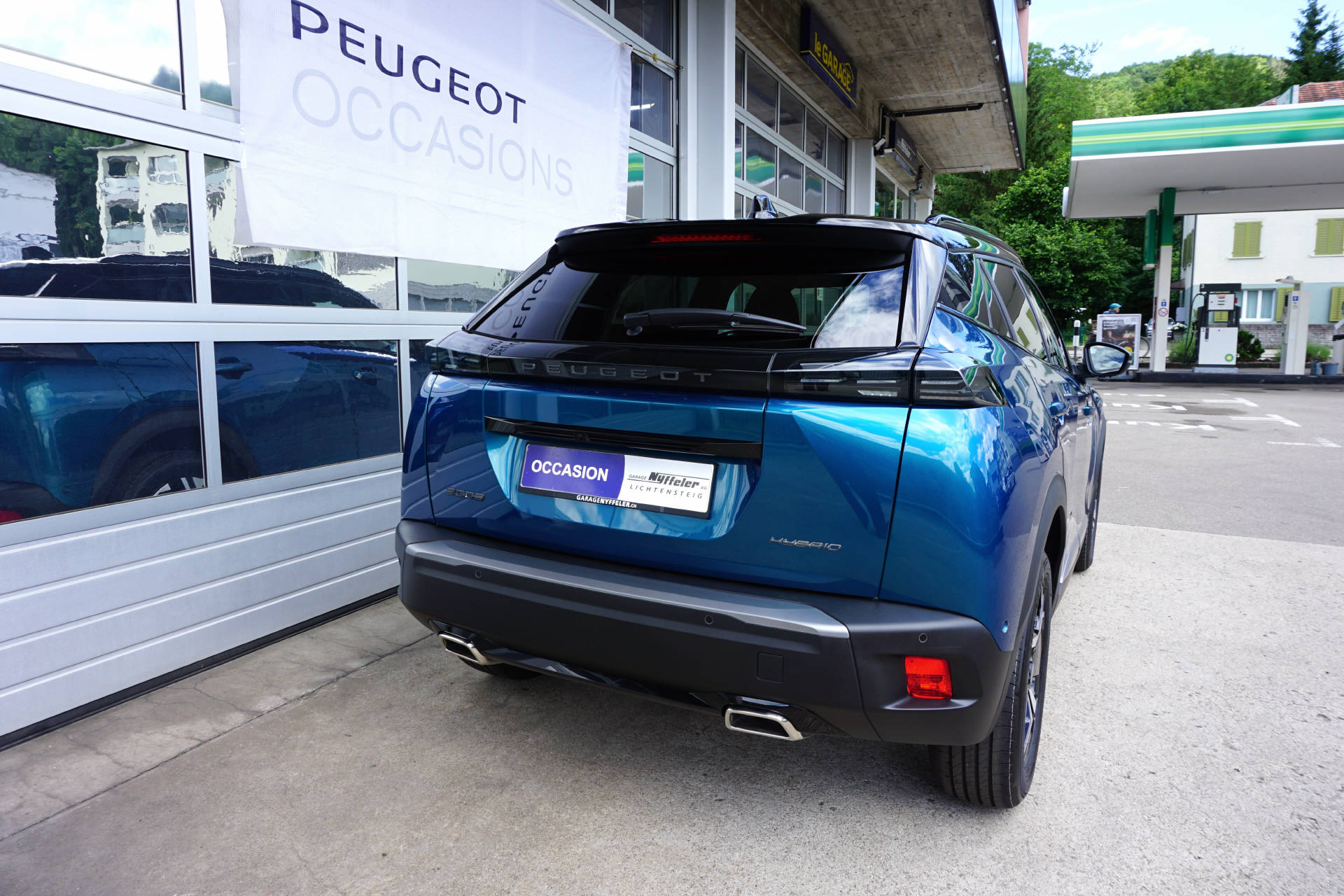PEUGEOT 2008 1.2 Hybrid 145 GT-image-4