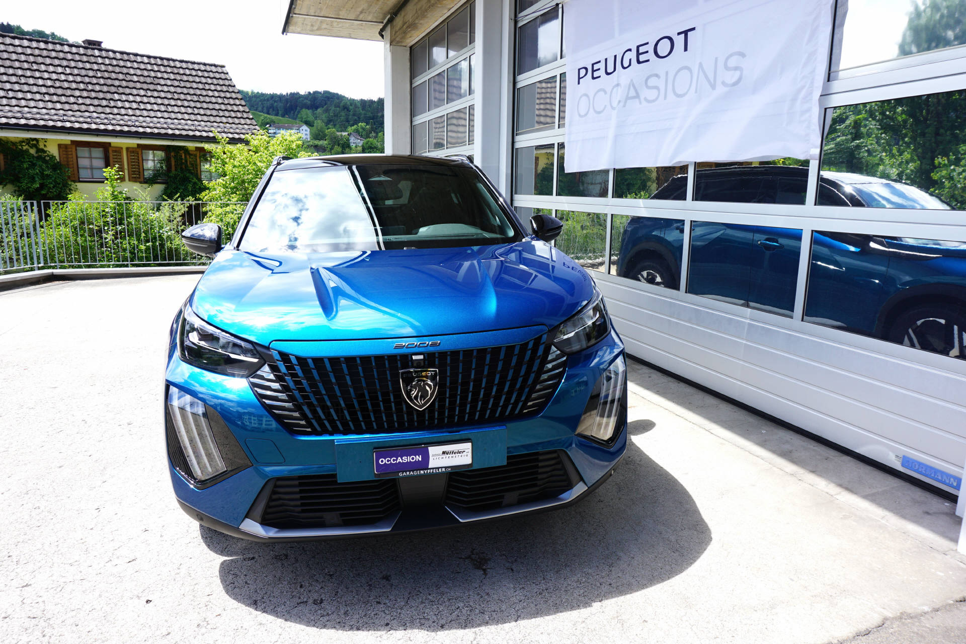 PEUGEOT 2008 1.2 Hybrid 145 GT-showroom-element-1