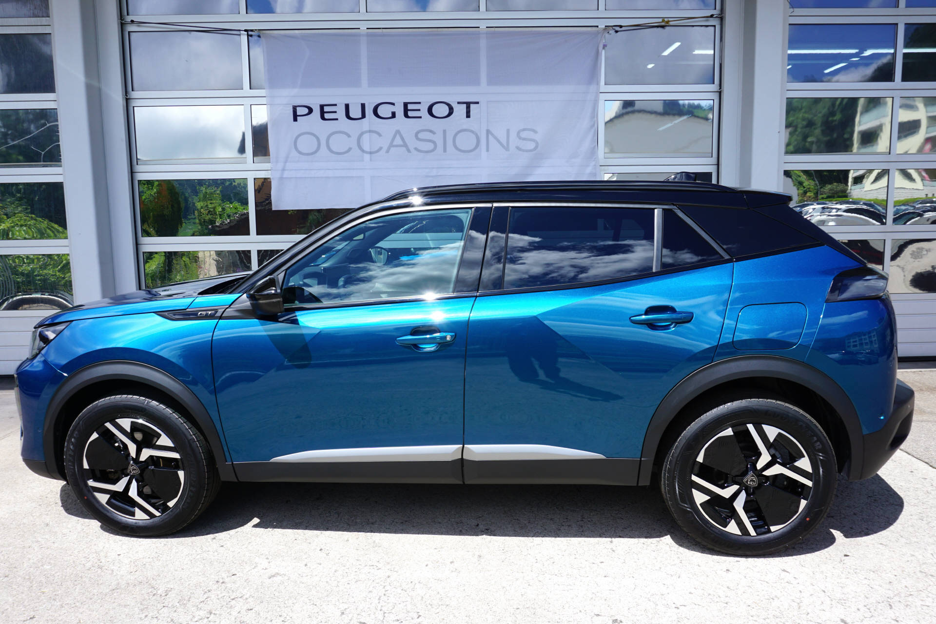 PEUGEOT 2008 1.2 Hybrid 145 GT-showroom-element-2