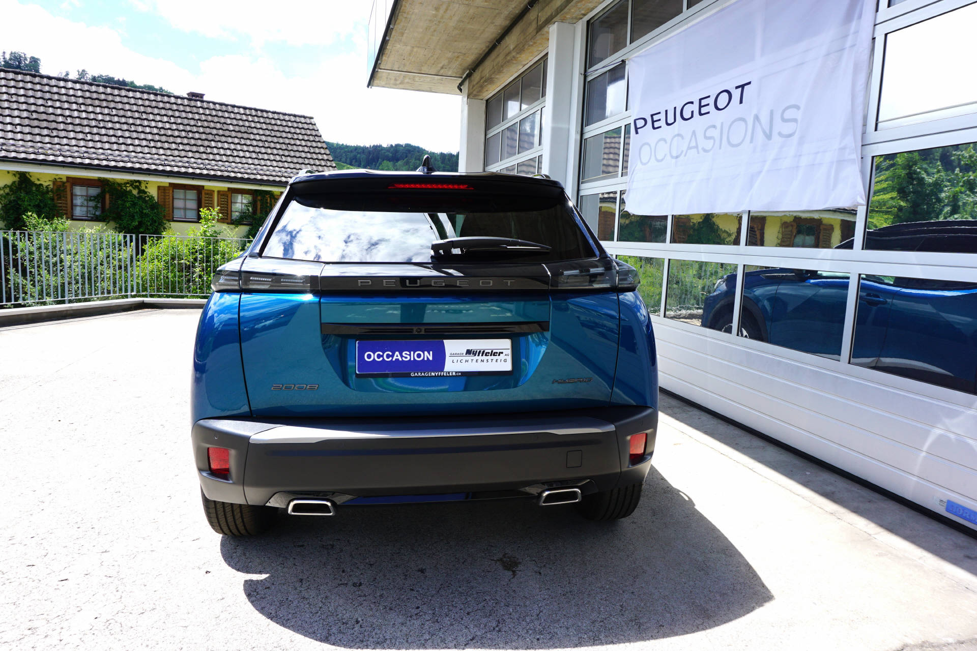 PEUGEOT 2008 1.2 Hybrid 145 GT-image-5