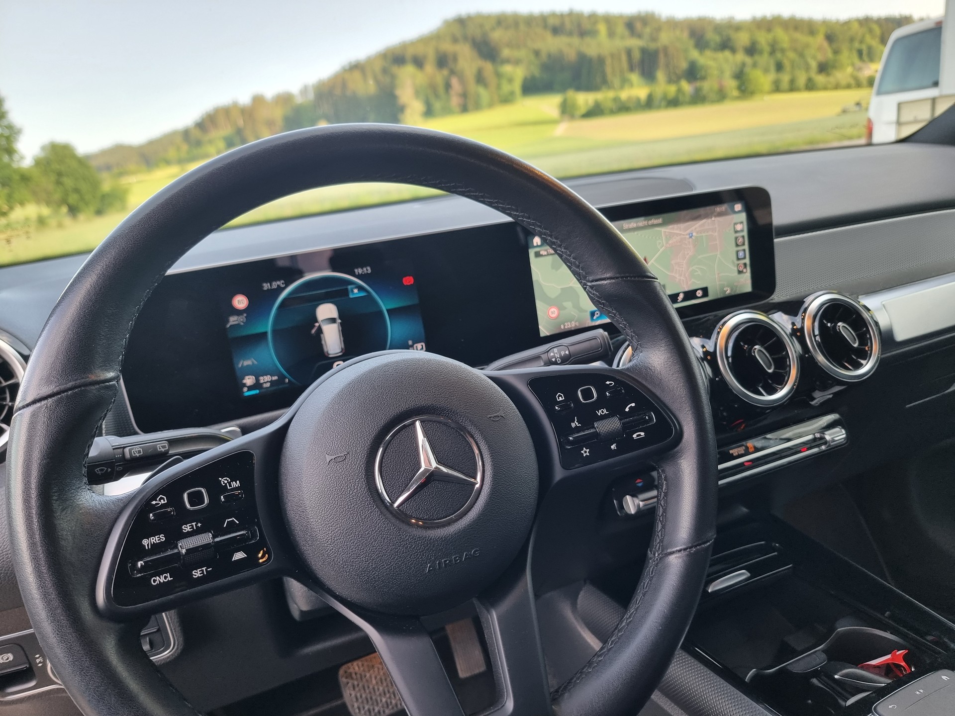 MERCEDES-BENZ GLB 200 d Style 8G-Tronic-image-3