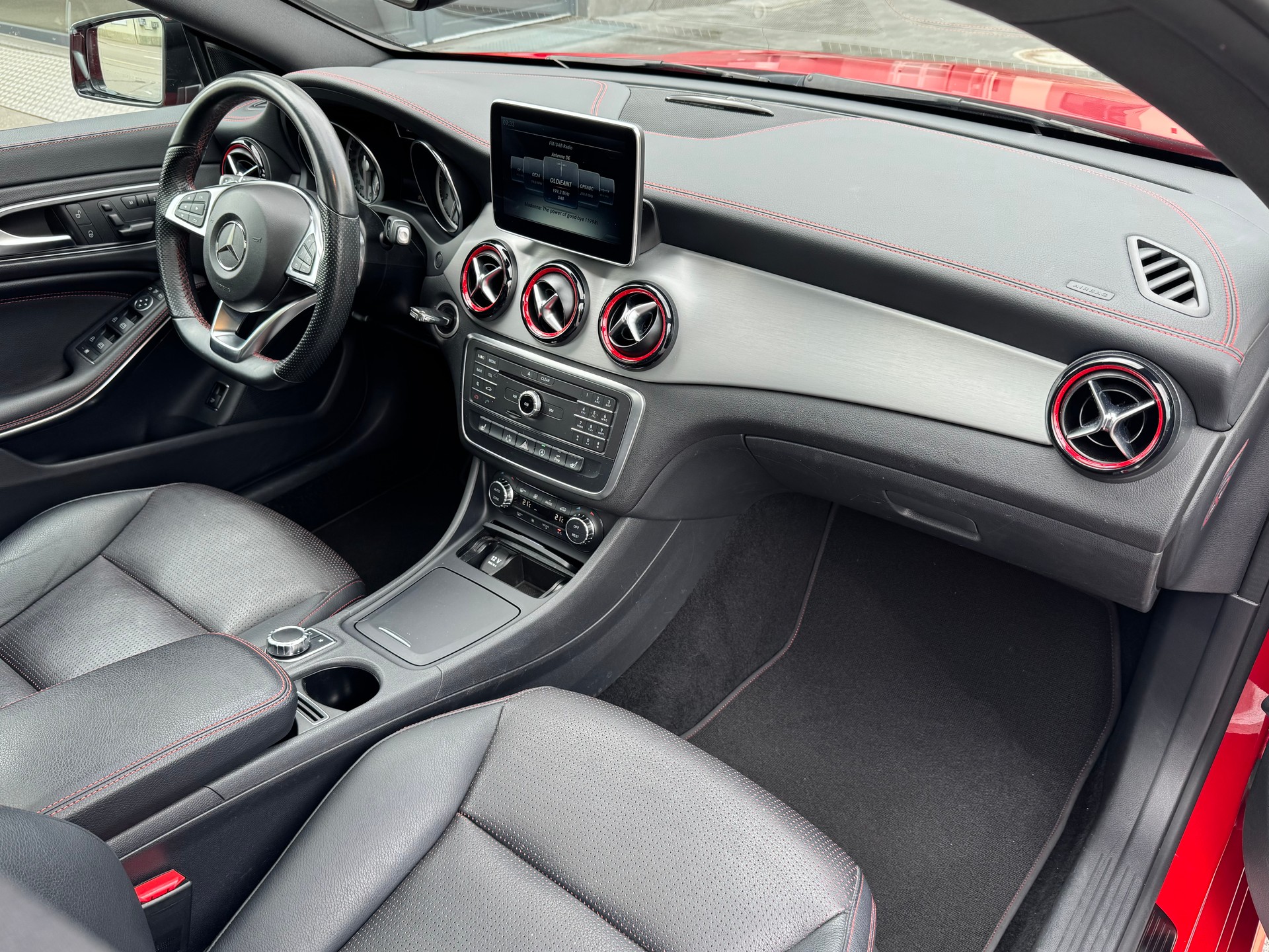 MERCEDES-BENZ Mercedes-Benz CLA 250 Sport 7G-DCT*CH-Fahrzeug*-image-10