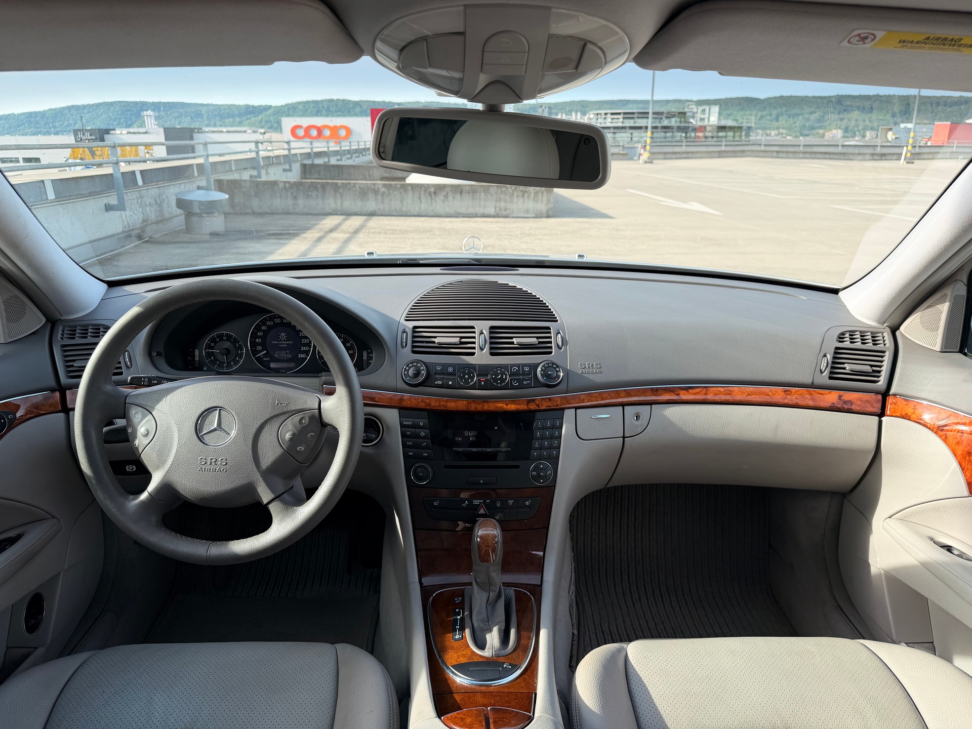 MERCEDES-BENZ E 240 Elégance-image-7