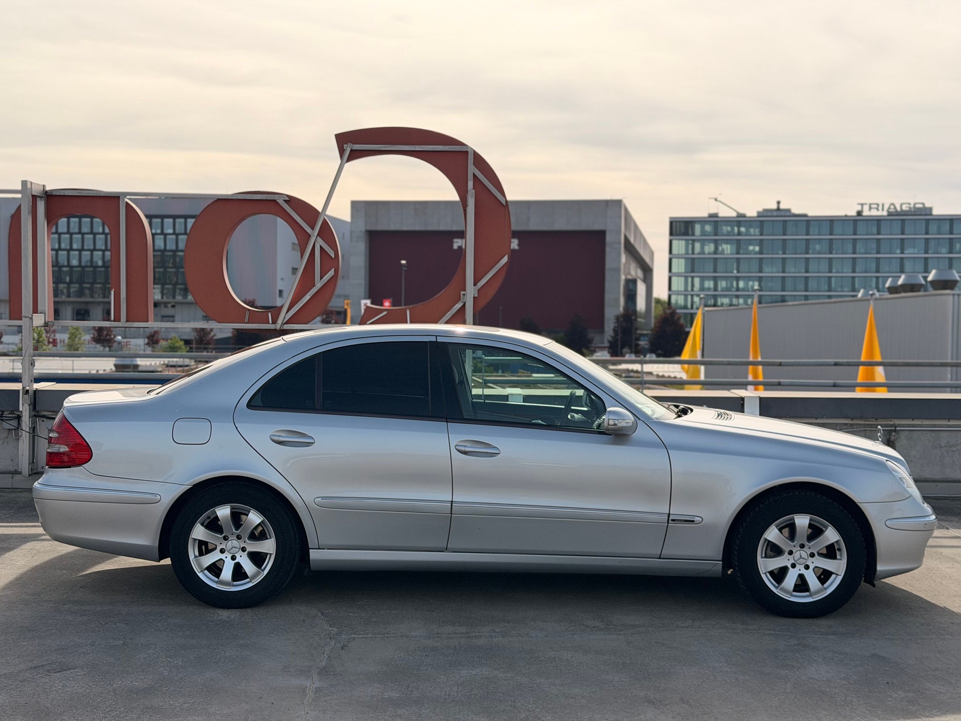 MERCEDES-BENZ E 240 Elégance-image-2