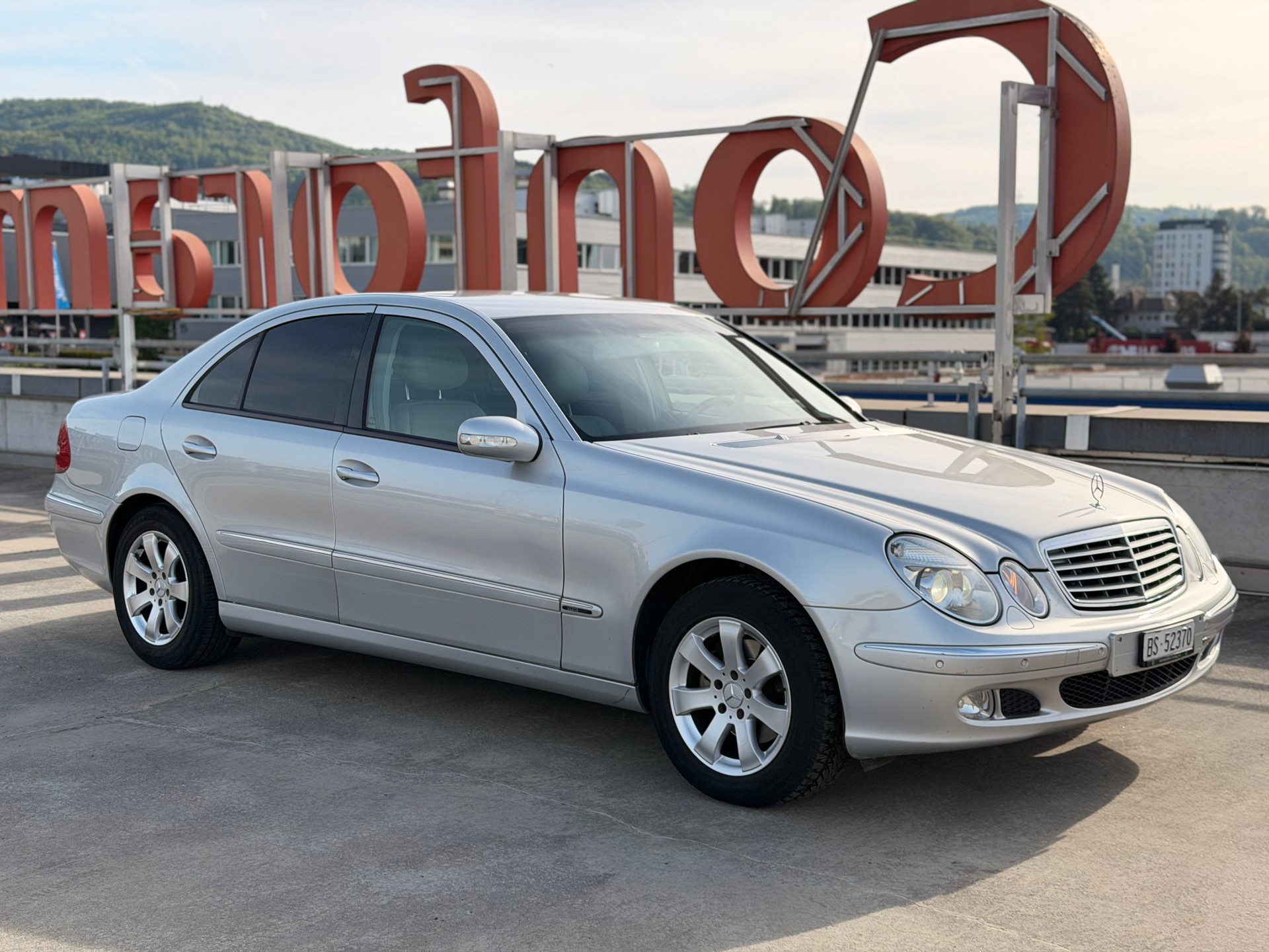MERCEDES-BENZ E 240 Elégance-image-1
