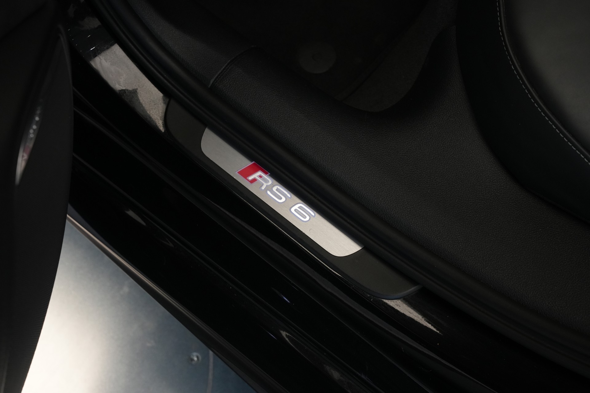 AUDI RS6 Avant 4.0 TFSI V8 performance quattro-image-40