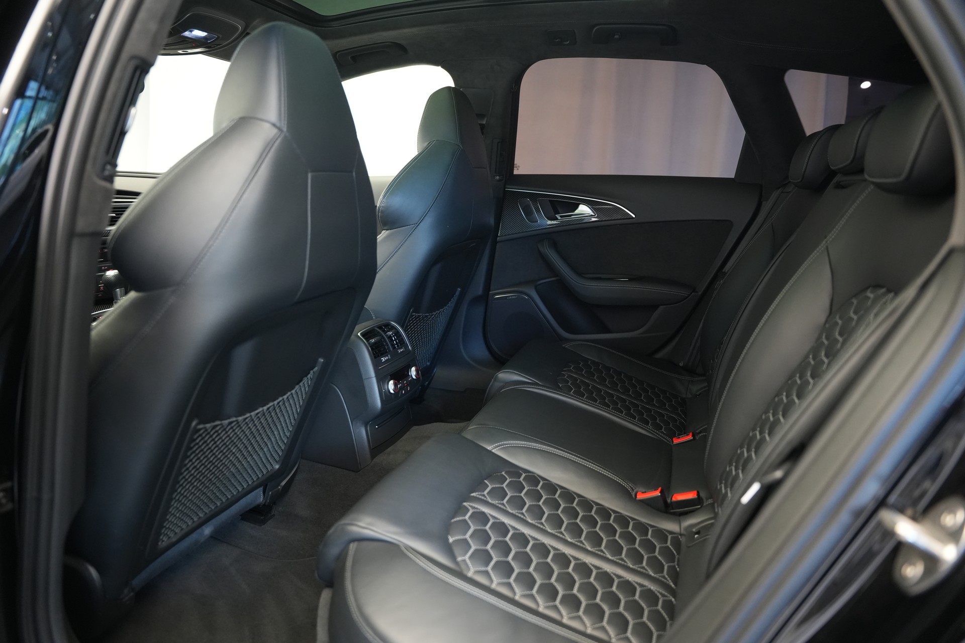 AUDI RS6 Avant 4.0 TFSI V8 performance quattro-image-17