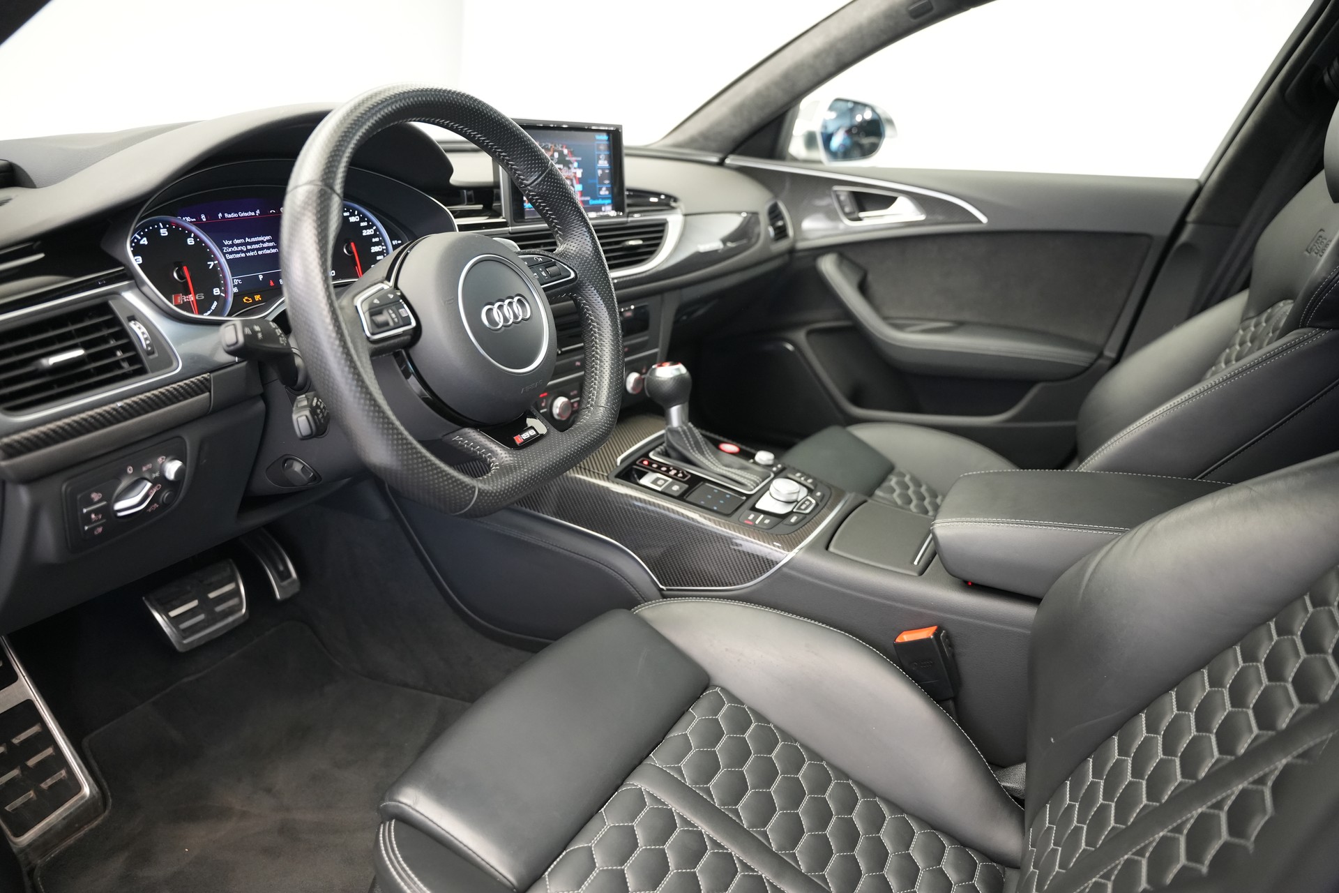 AUDI RS6 Avant 4.0 TFSI V8 performance quattro-image-12