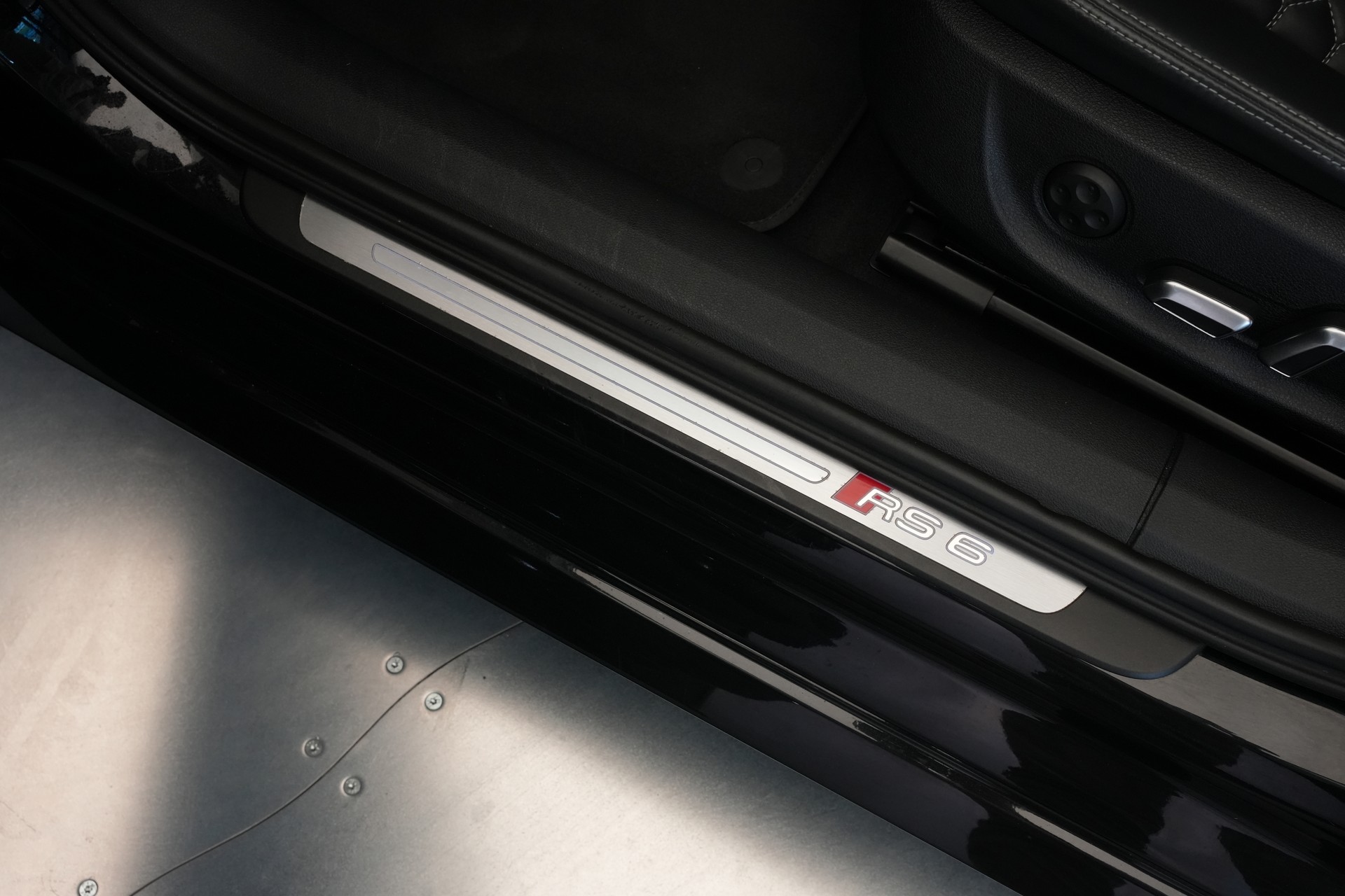 AUDI RS6 Avant 4.0 TFSI V8 performance quattro-image-21
