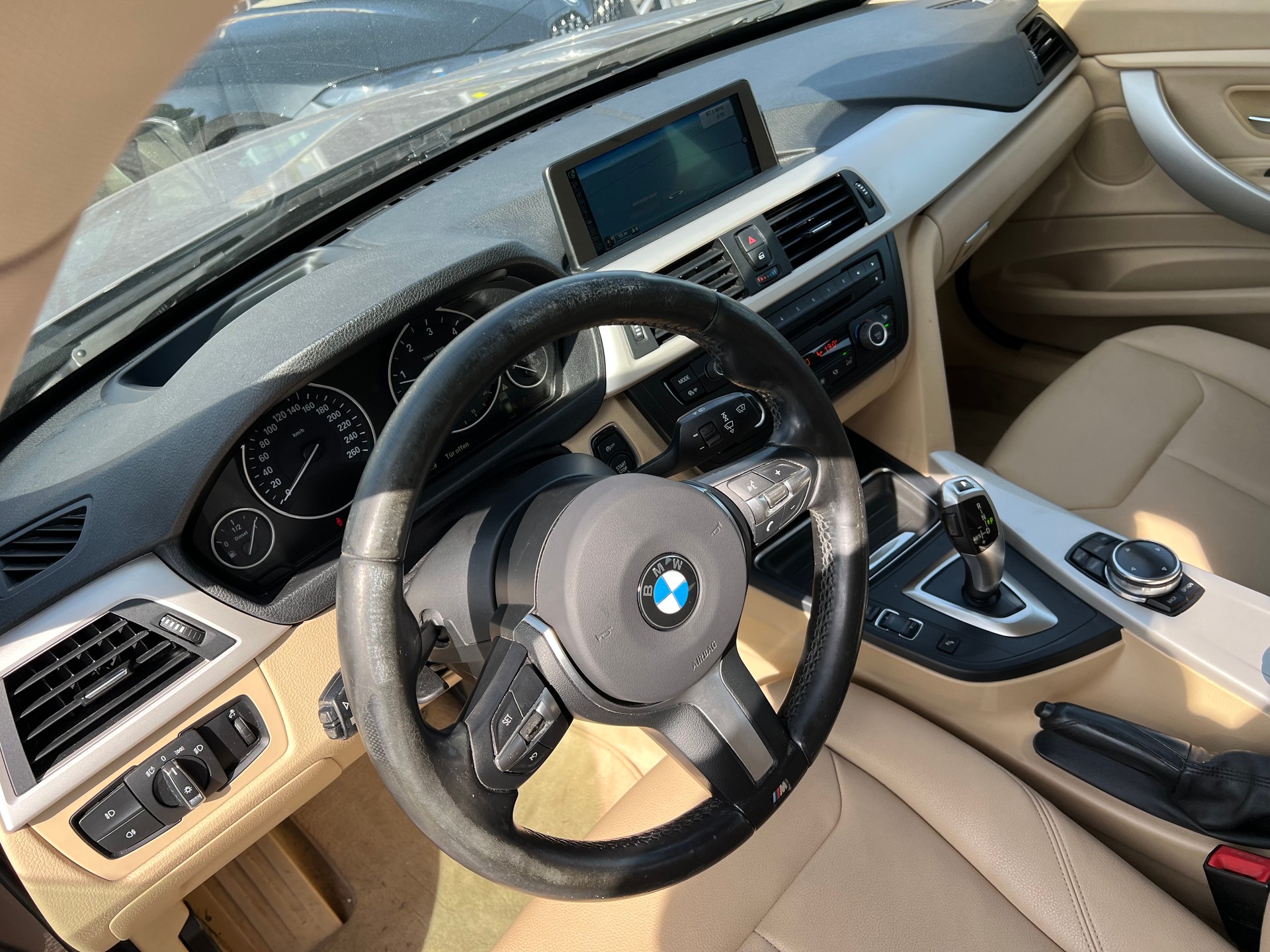 BMW 320d GT xDrive Luxury Line Steptronic-image-13