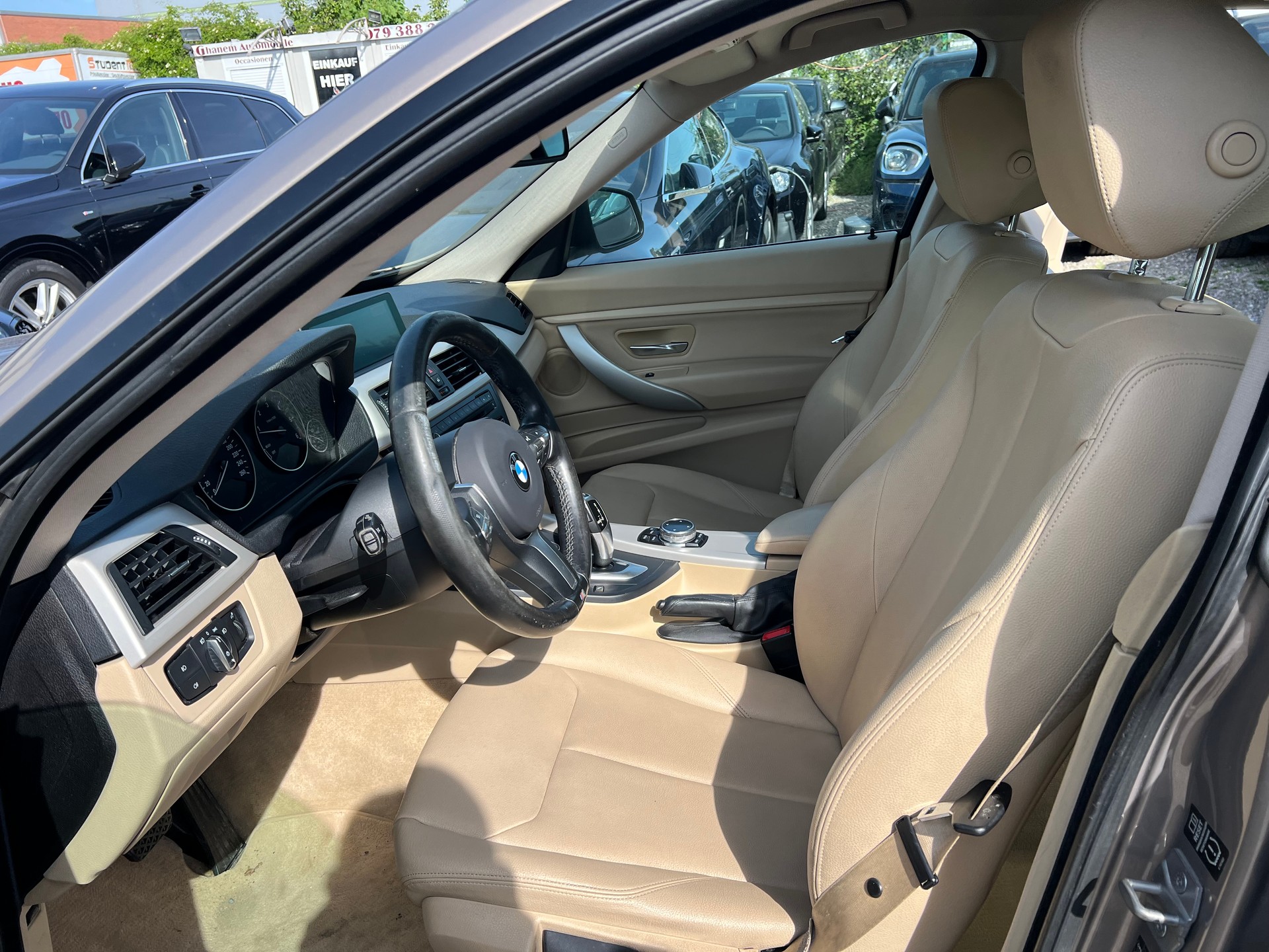 BMW 320d GT xDrive Luxury Line Steptronic-image-17