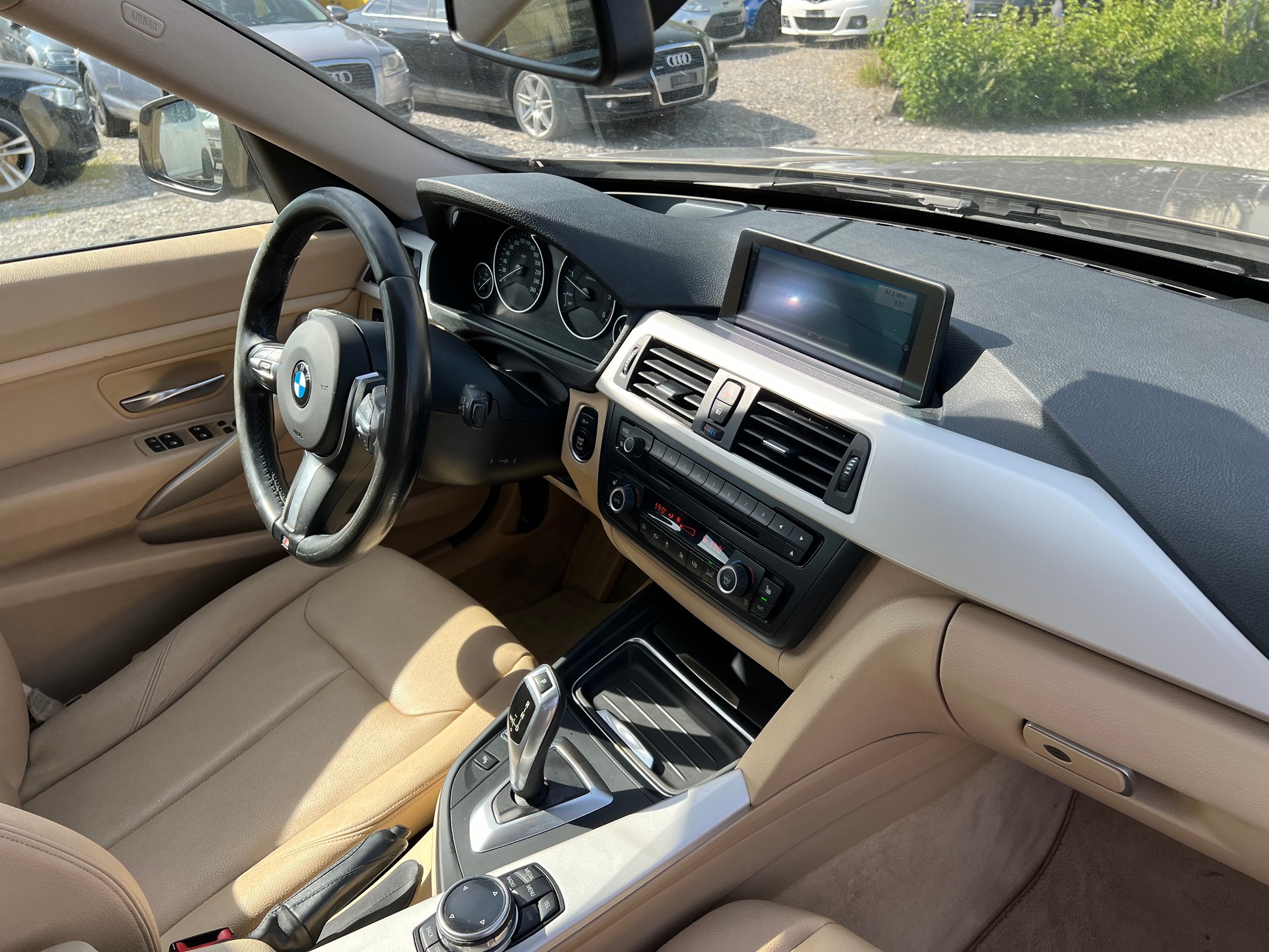 BMW 320d GT xDrive Luxury Line Steptronic-image-12