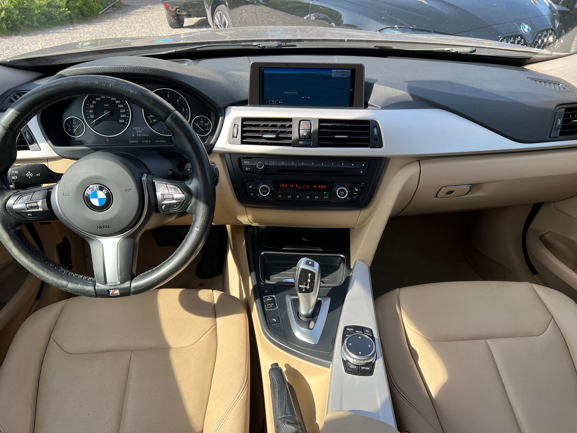 BMW 320d GT xDrive Luxury Line Steptronic-image-11