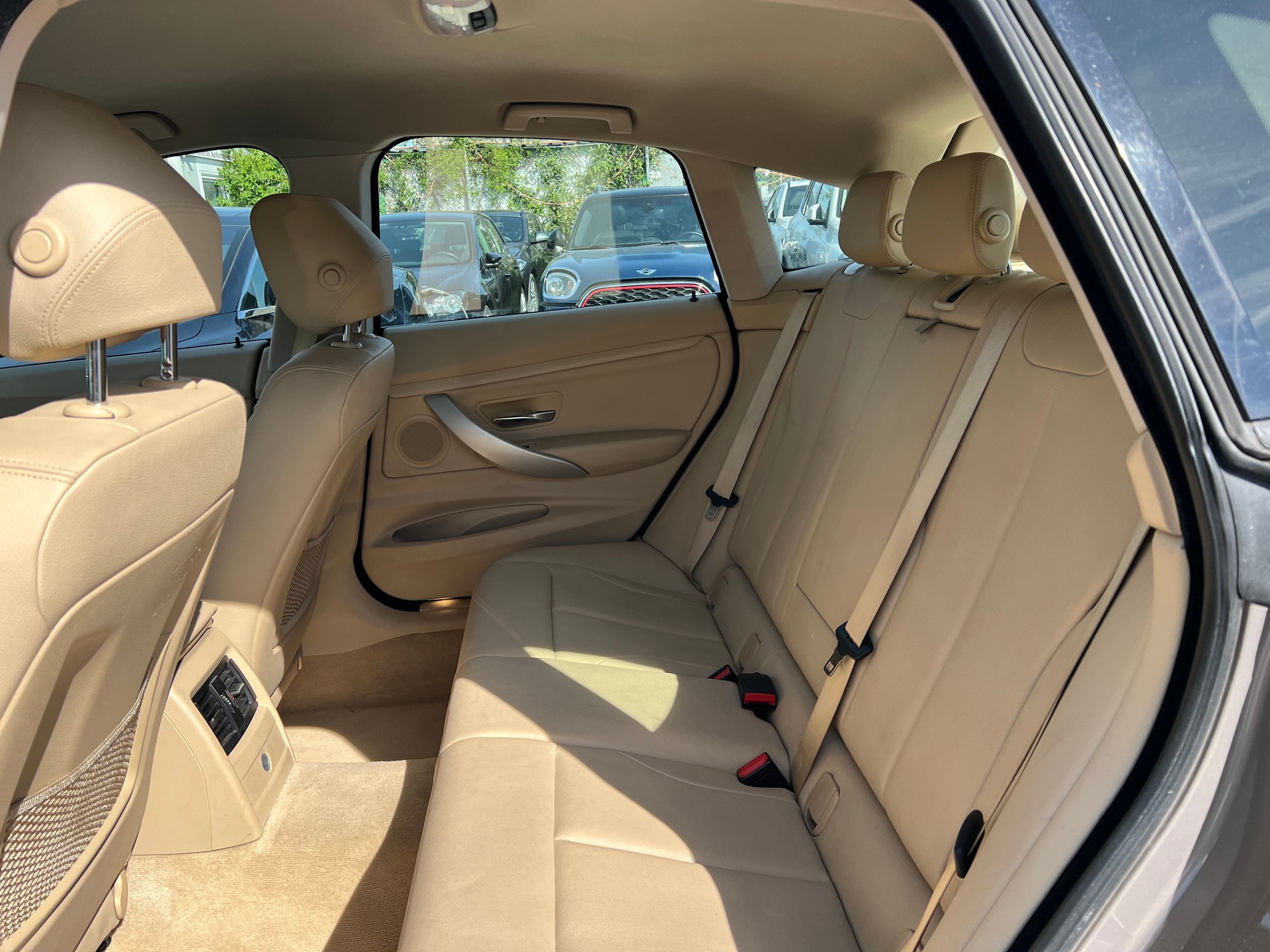 BMW 320d GT xDrive Luxury Line Steptronic-image-22