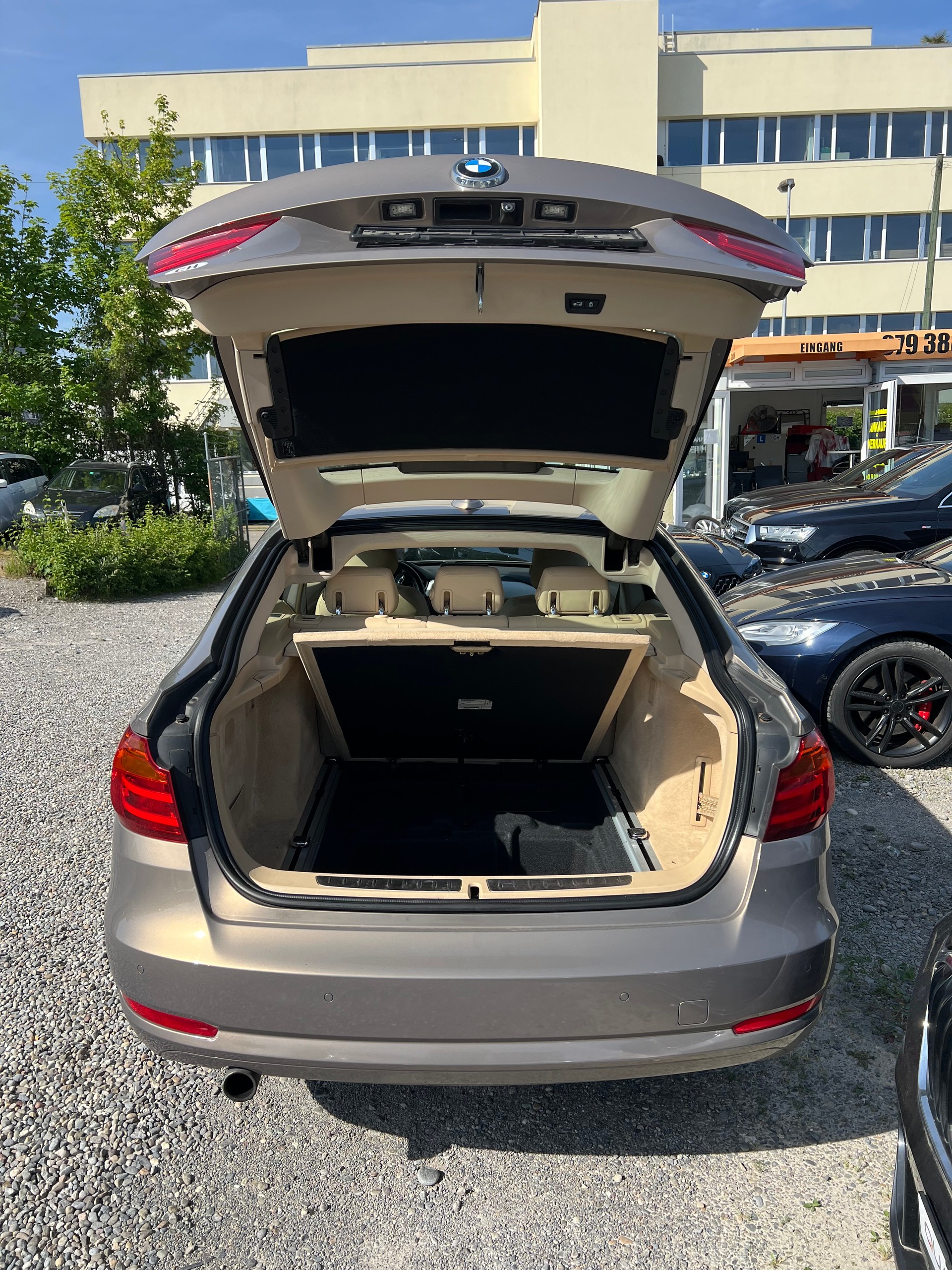 BMW 320d GT xDrive Luxury Line Steptronic-image-6