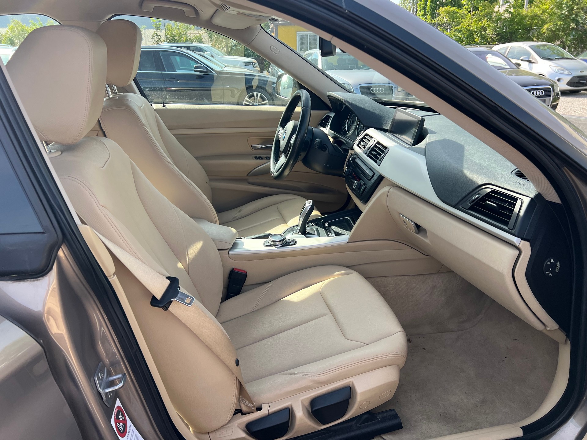 BMW 320d GT xDrive Luxury Line Steptronic-image-18