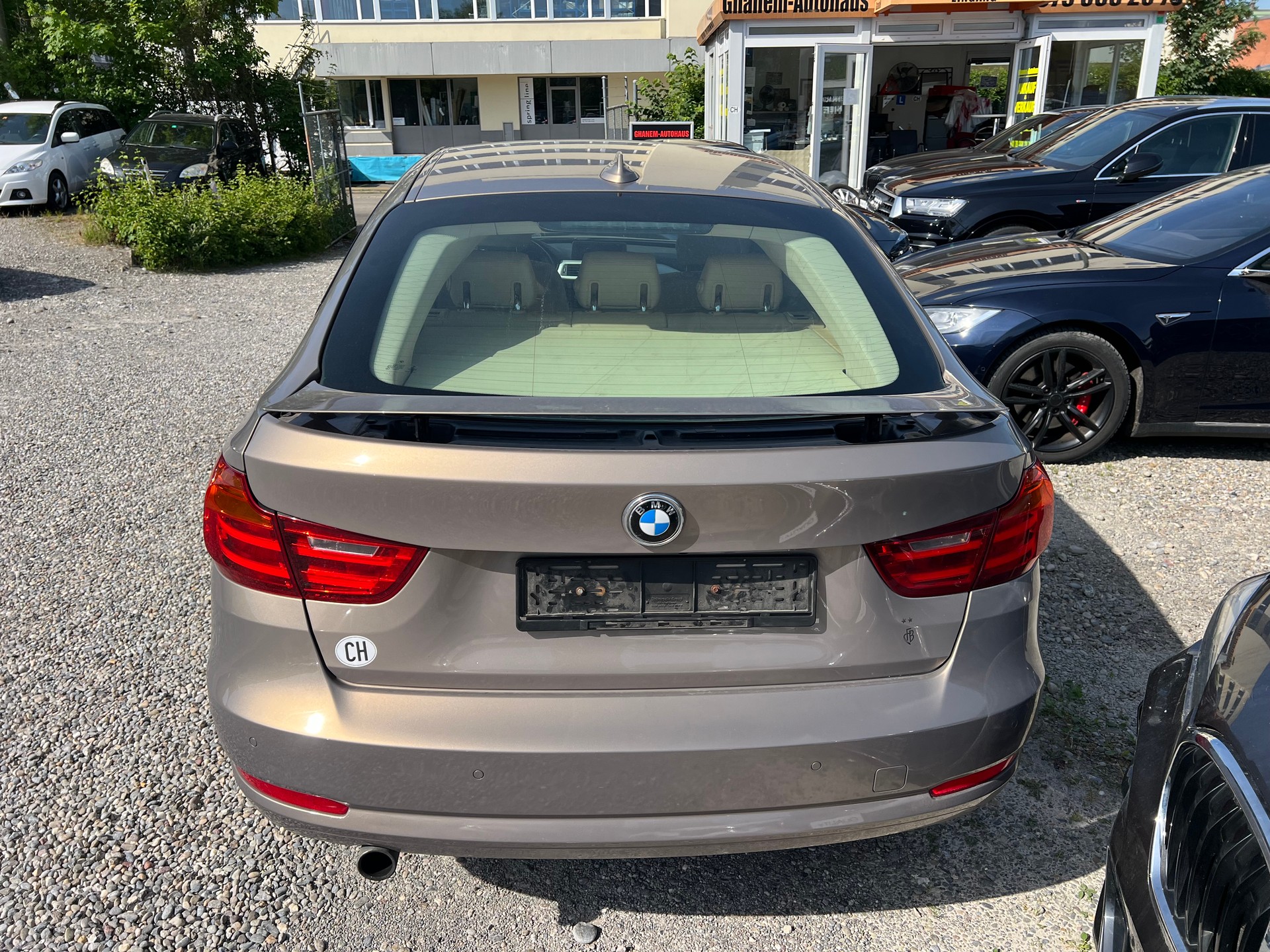 BMW 320d GT xDrive Luxury Line Steptronic-image-9