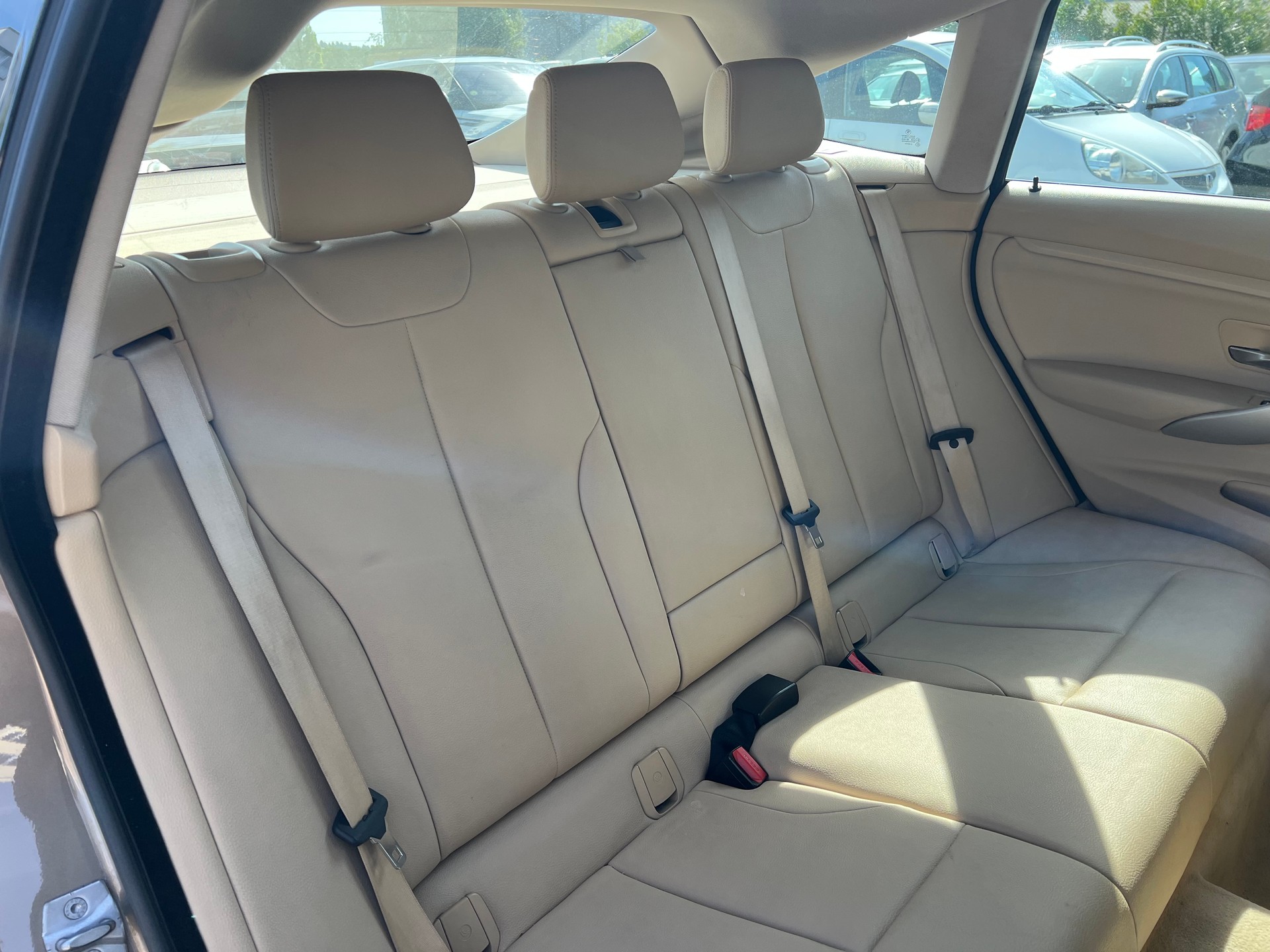 BMW 320d GT xDrive Luxury Line Steptronic-image-21