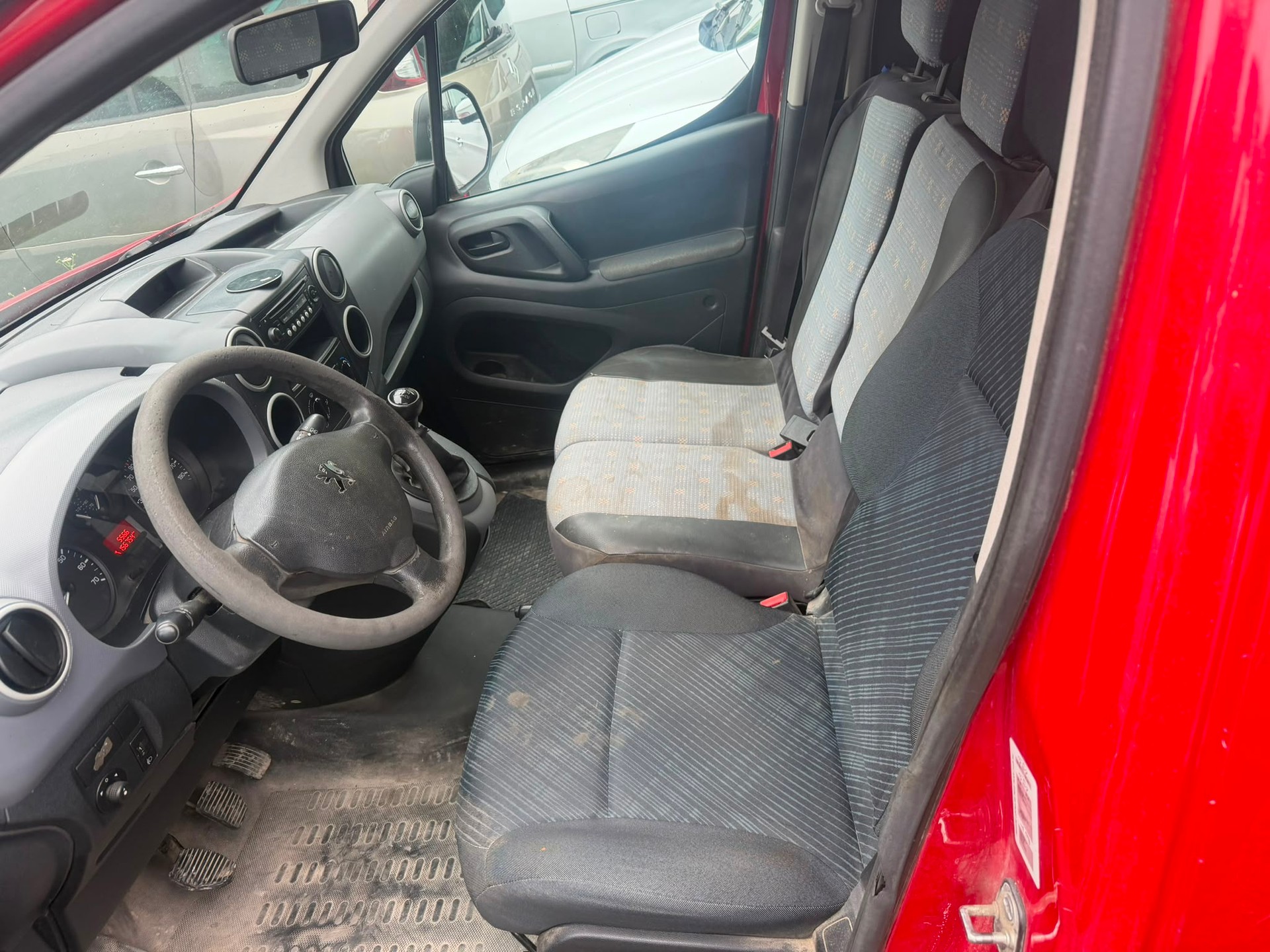 PEUGEOT Partner 1.6i Urban-image-4