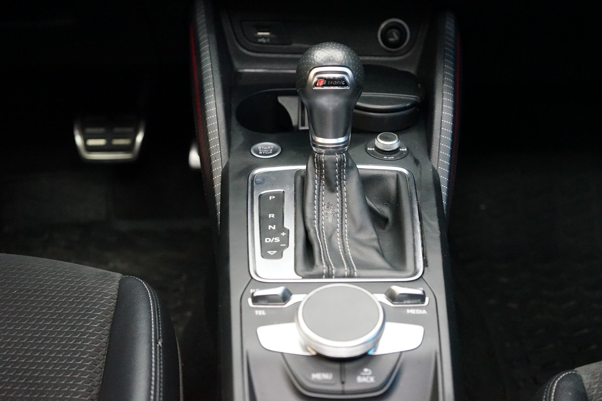 AUDI Q2 2.0 TFSI sport quattro S-tronic-image-10