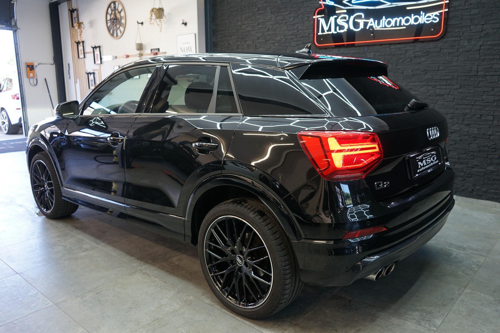 AUDI Q2 2.0 TFSI sport quattro S-tronic-image-2