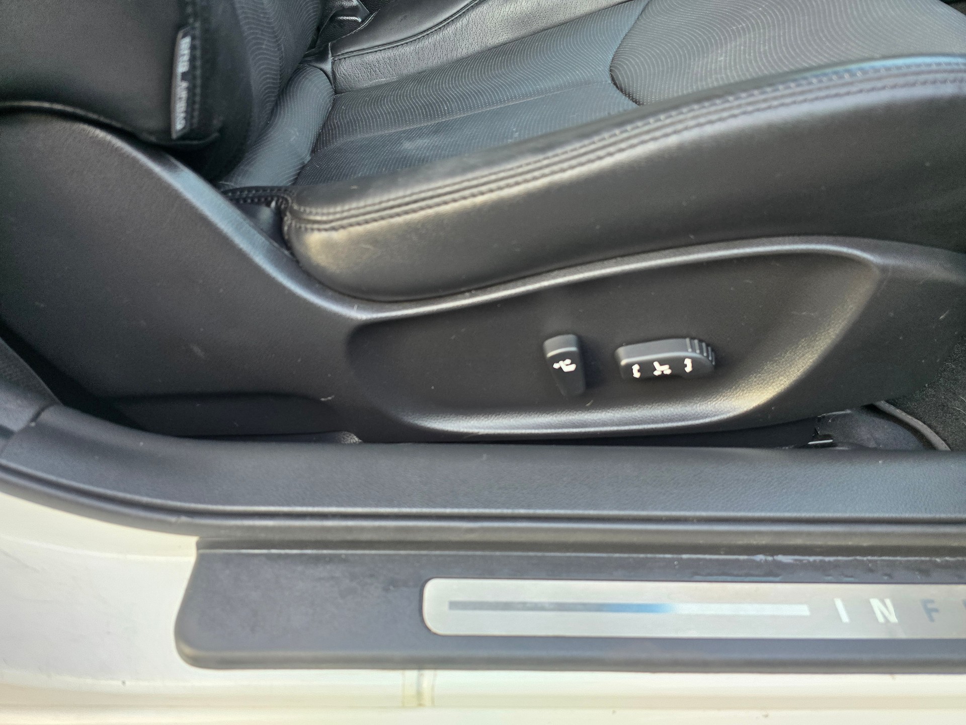INFINITI G37 Cabrio GT Premium Automatic-image-18