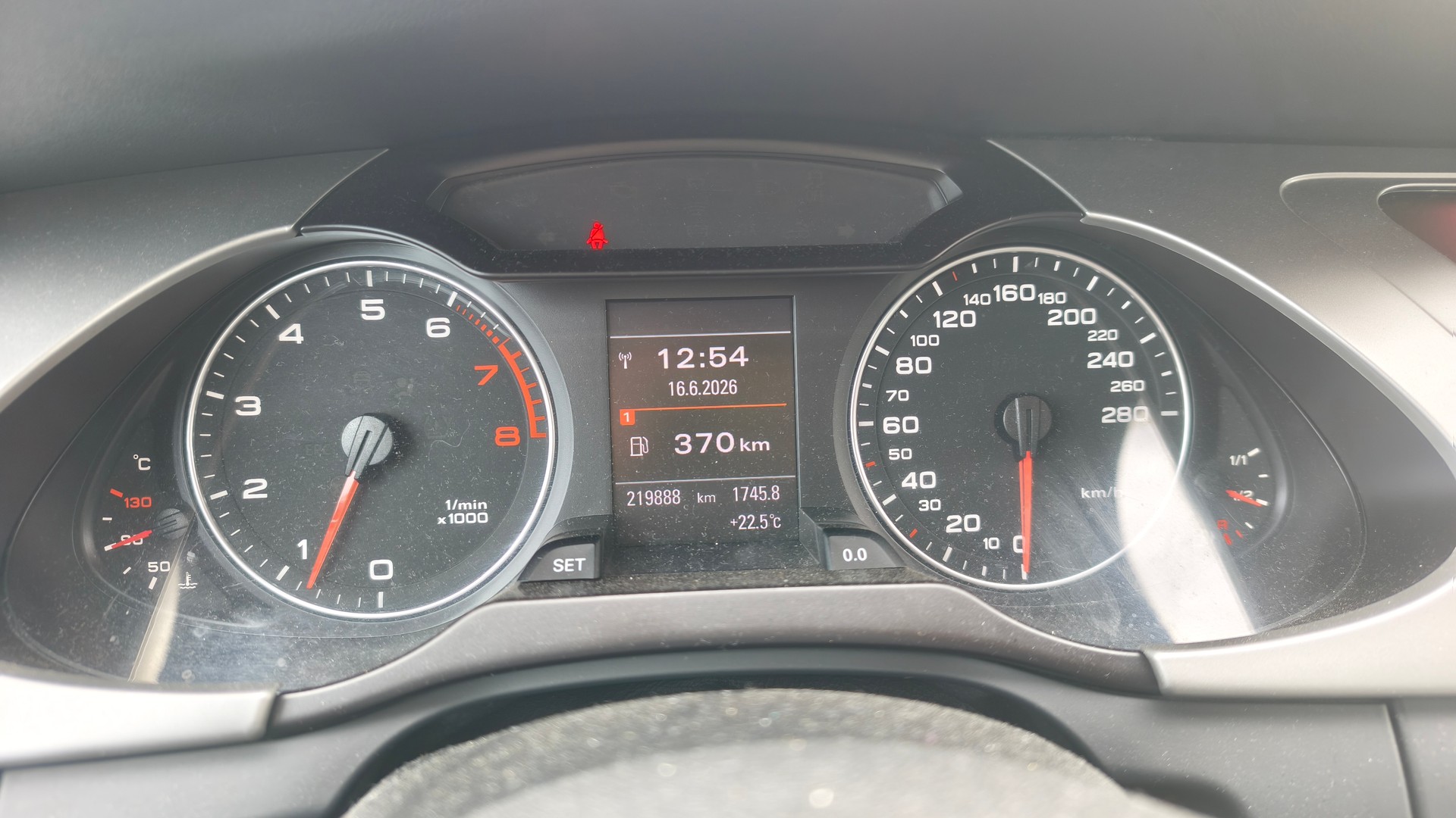 AUDI A4 Avant 1.8 TFSI Start plus-image-8