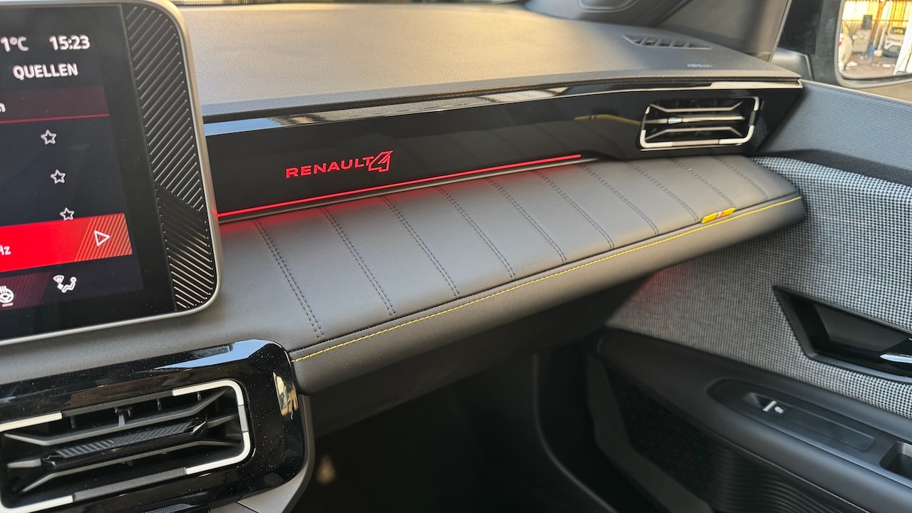 RENAULT R4 E-Tech Comfort Range 52 kWh Iconic-image-25