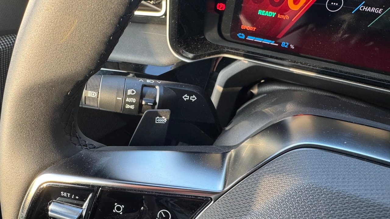 RENAULT R4 E-Tech Comfort Range 52 kWh Iconic-image-19