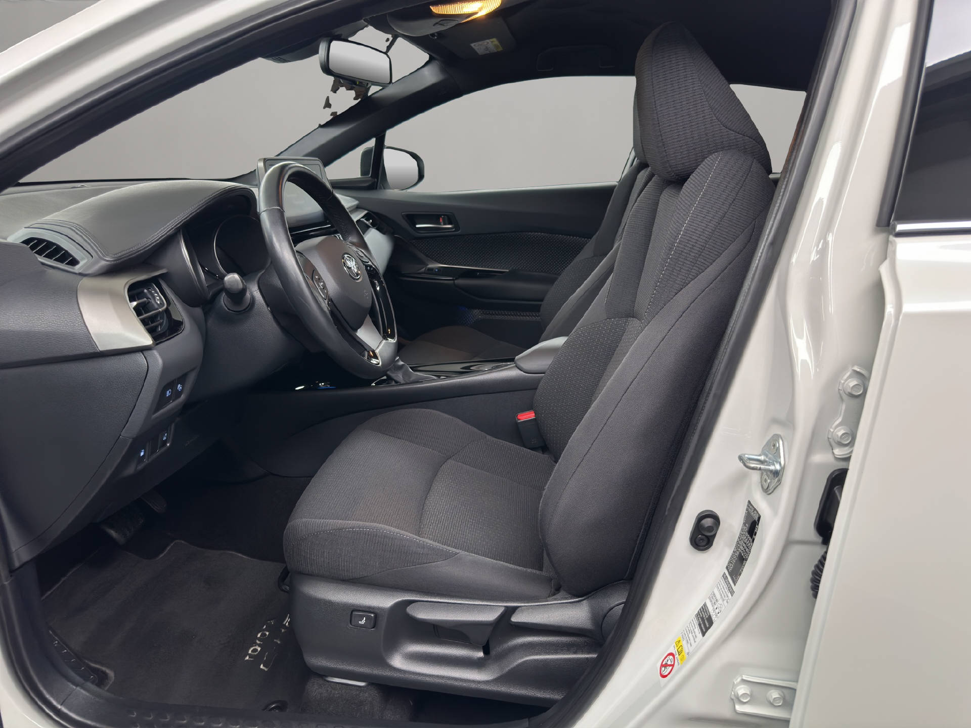 TOYOTA C-HR 1.8 VVTi HSD Trend-image-5