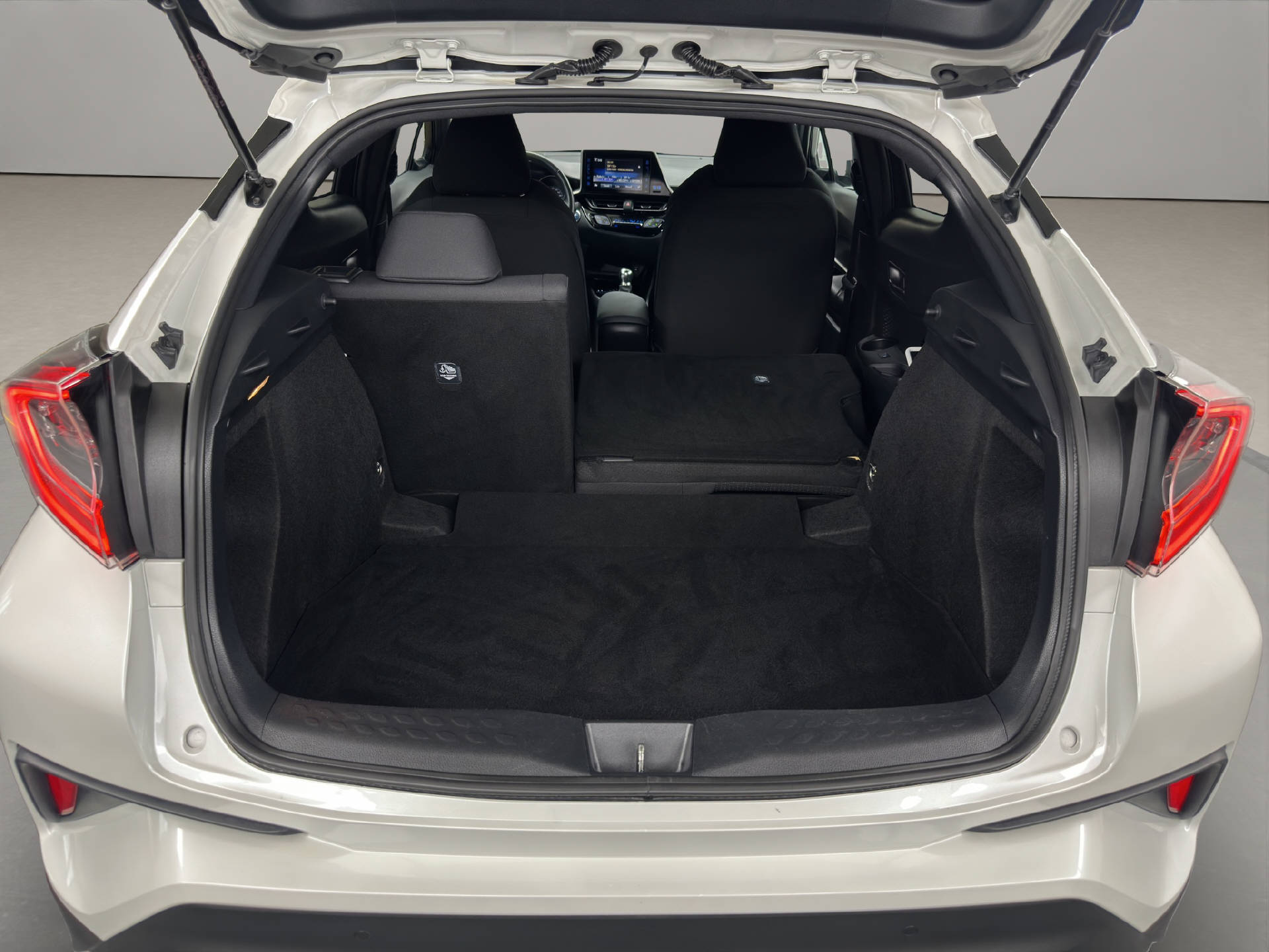 TOYOTA C-HR 1.8 VVTi HSD Trend-image-11