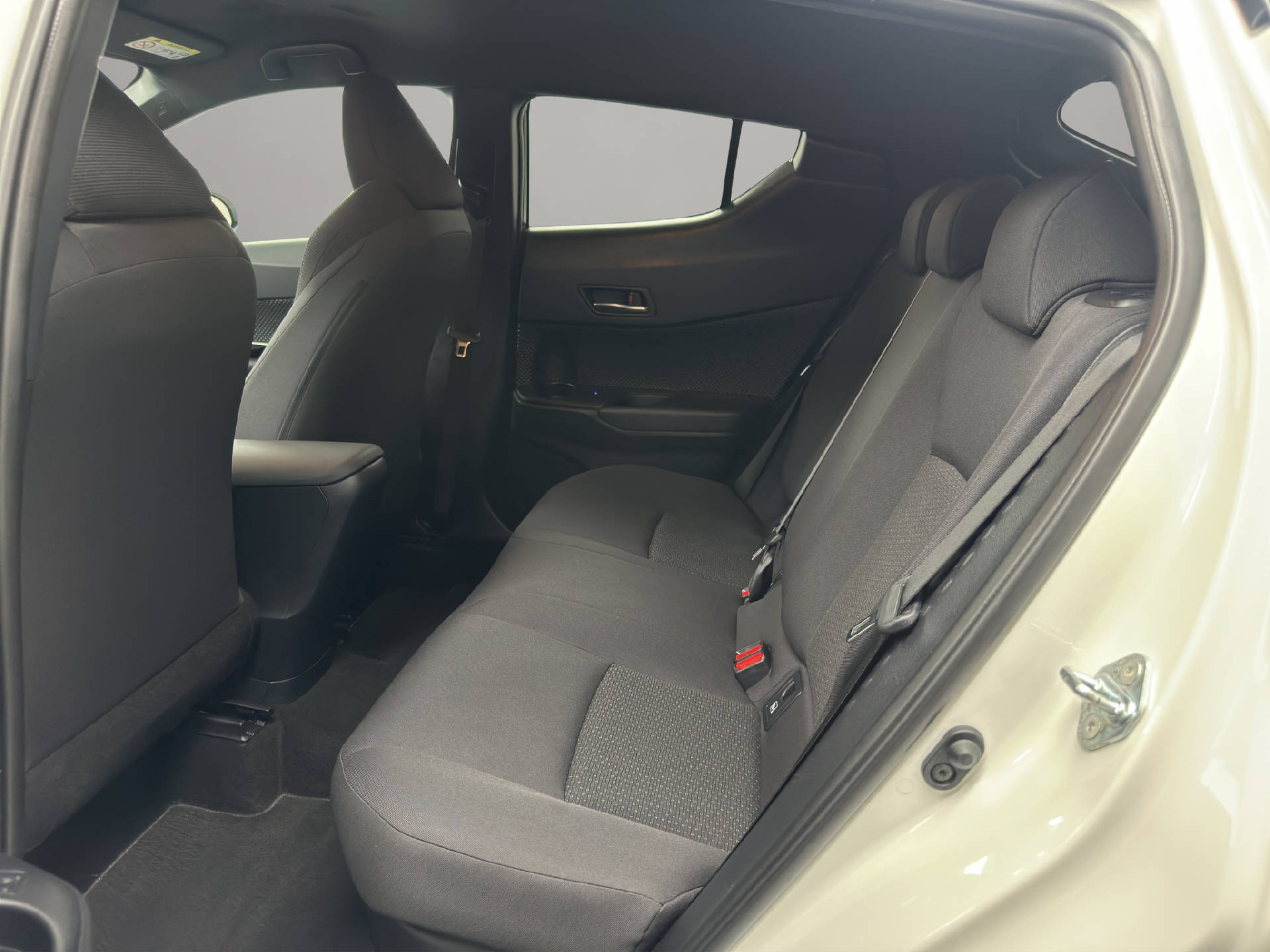 TOYOTA C-HR 1.8 VVTi HSD Trend-image-9
