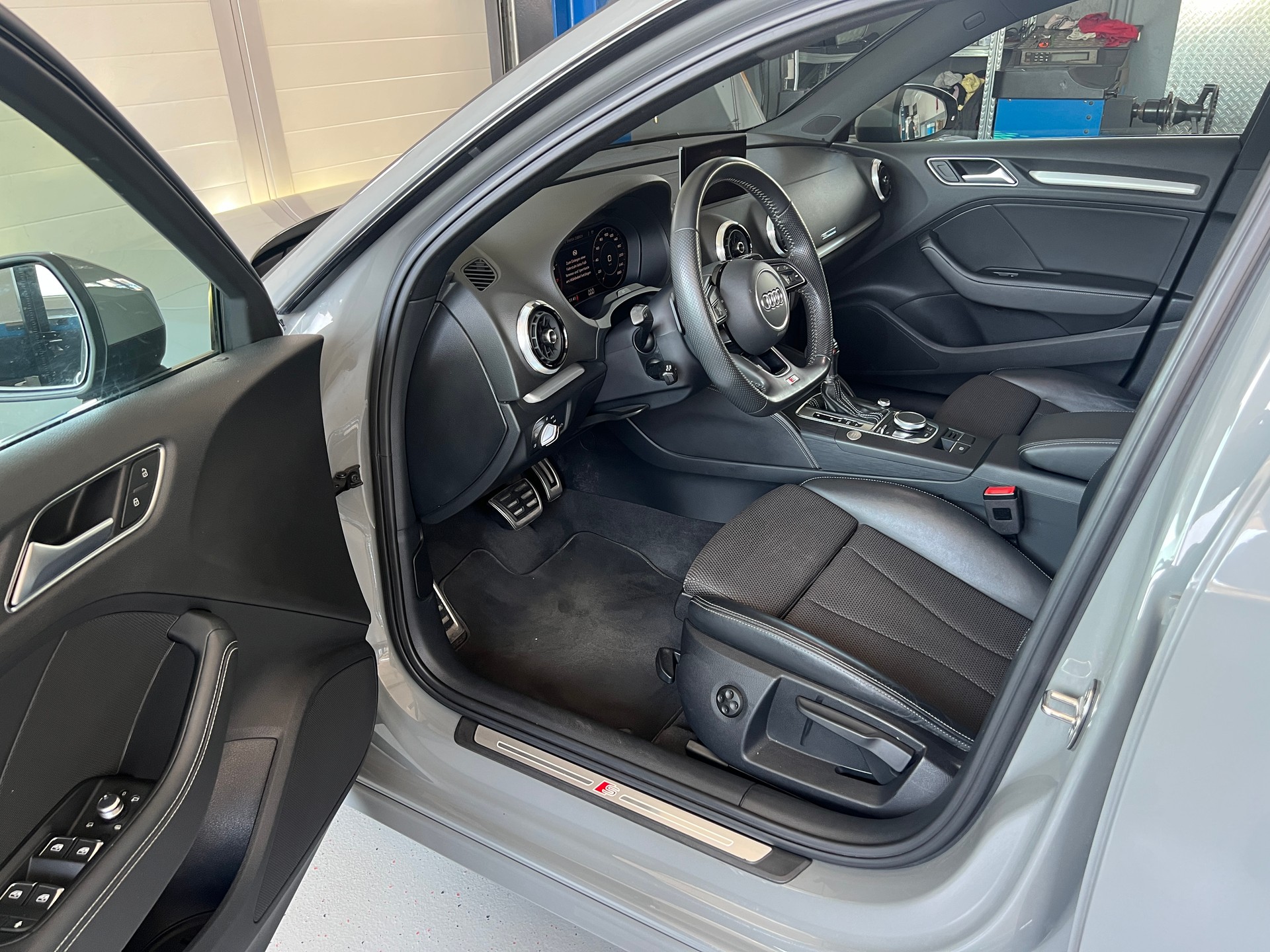AUDI A3 Sportback 35 TFSI Sport S Line S-tronic Nardo Grau-image-4