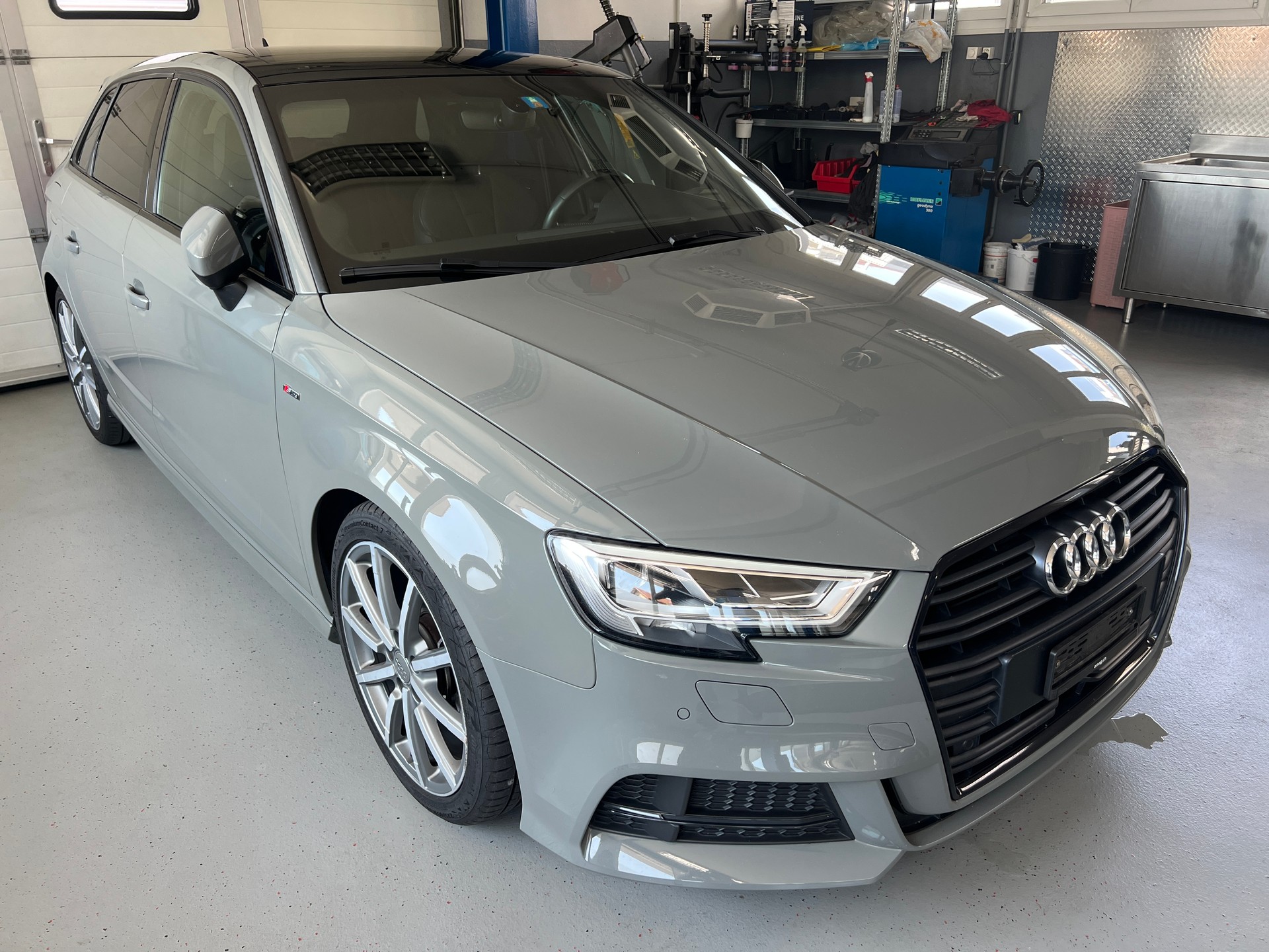 AUDI A3 Sportback 35 TFSI Sport S Line S-tronic Nardo Grau-image-0
