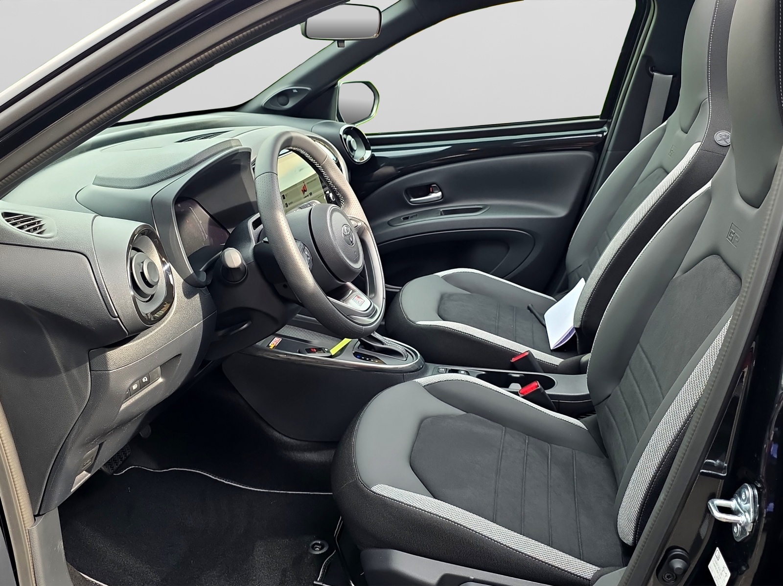 TOYOTA Aygo X 1.5 VVT-i HSD GR Sport-image-8