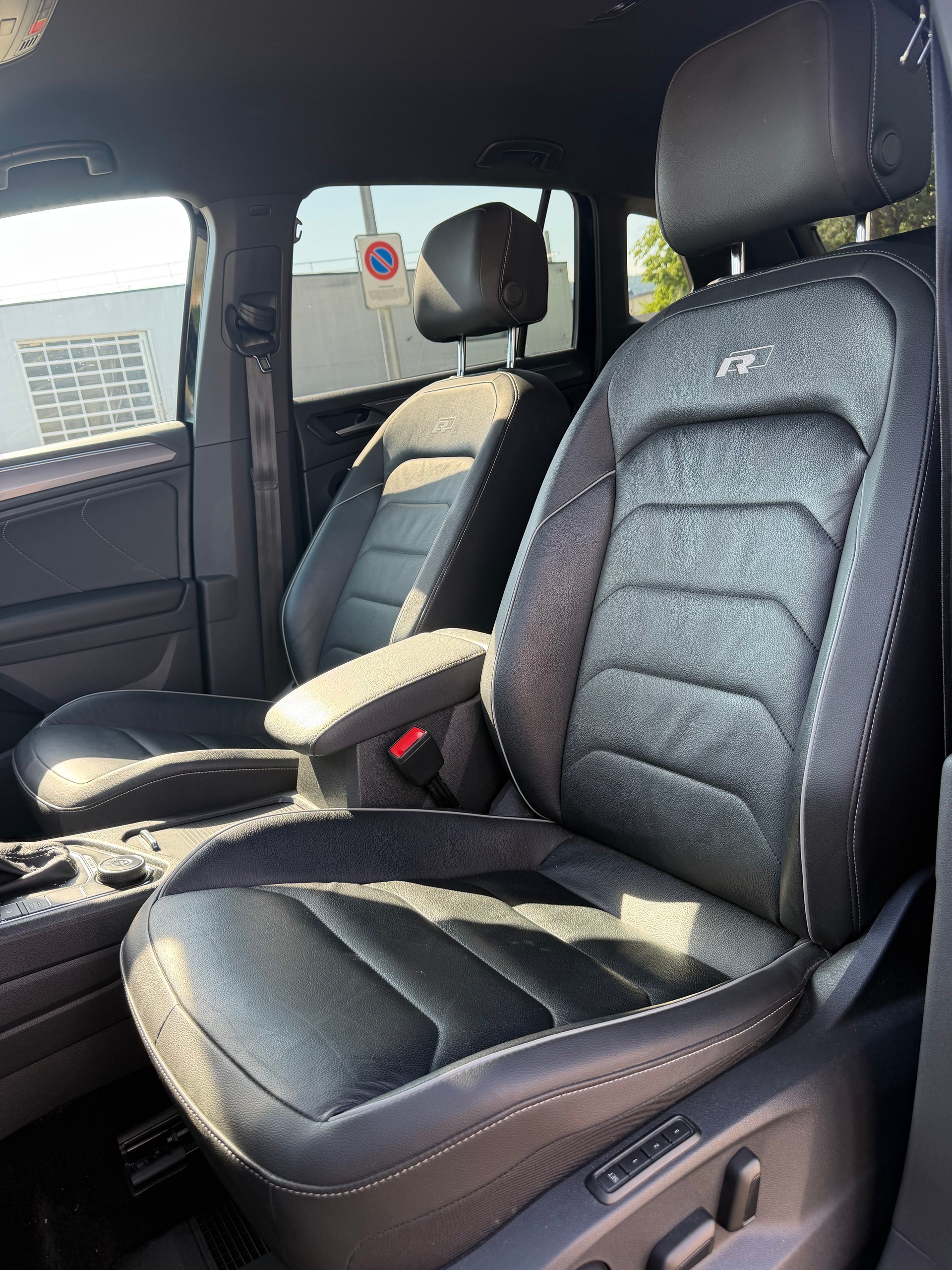 VW Tiguan 2.0TSI R-Line 4Motion DSG-image-10