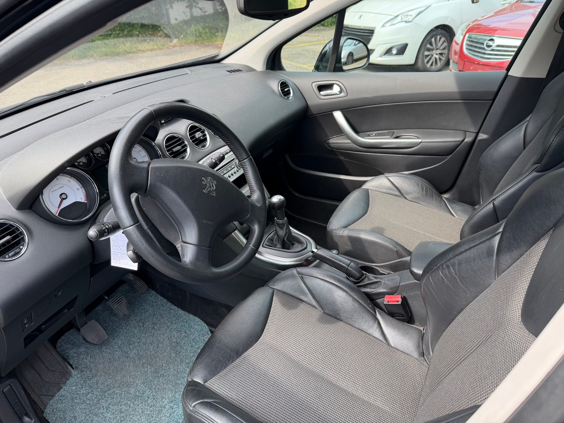 PEUGEOT 308 1.6 16V T Sport-image-3